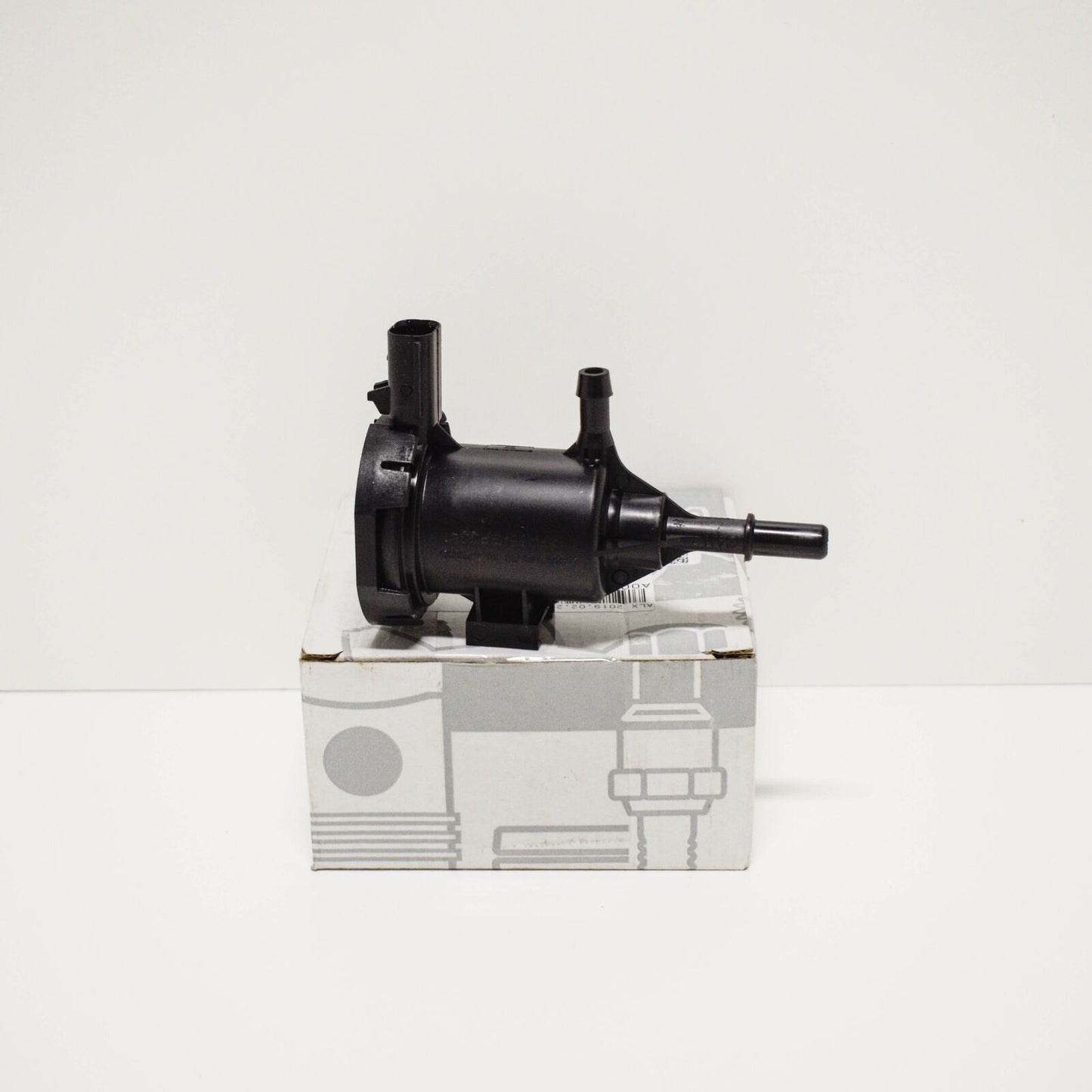 NEW MERCEDES BENZ GLA X156 FUEL PURGE VALVE A0004760600 ORIGINAL