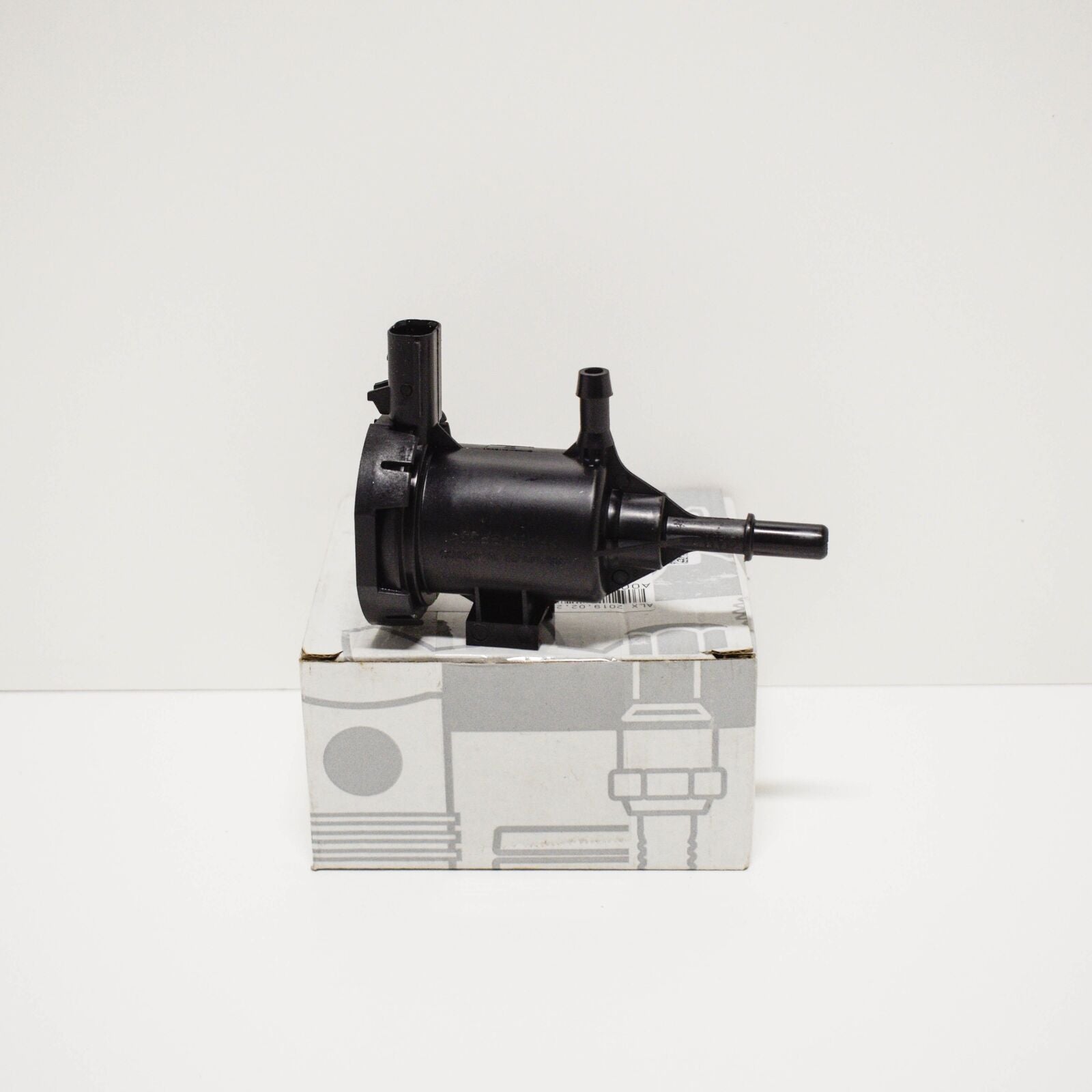 NEW MERCEDES BENZ GLA X156 FUEL PURGE VALVE A0004760600 ORIGINAL