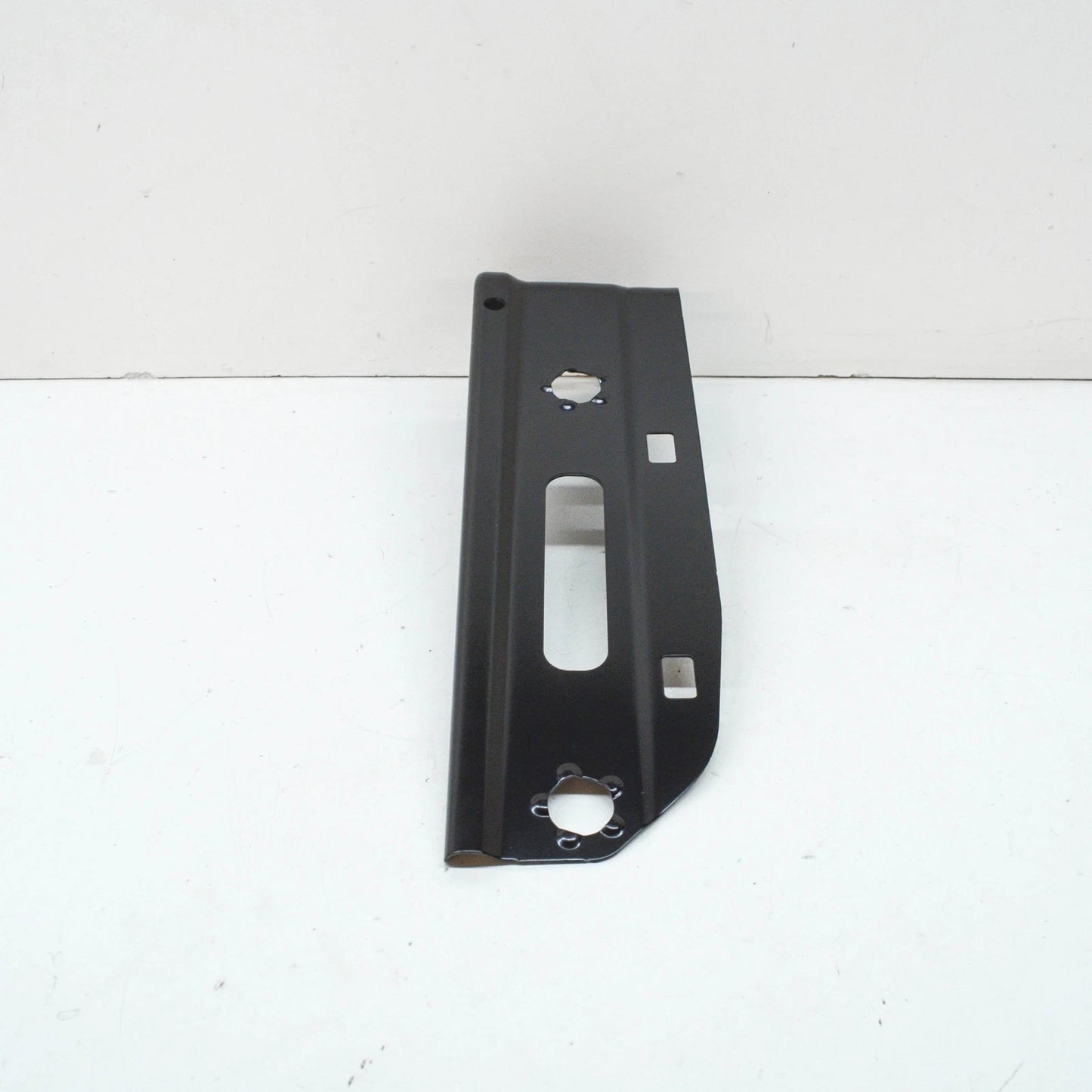 NEW BMW X5 G05 FRONT DUCT LOWER BRACKET 51647443621 ORIGINAL