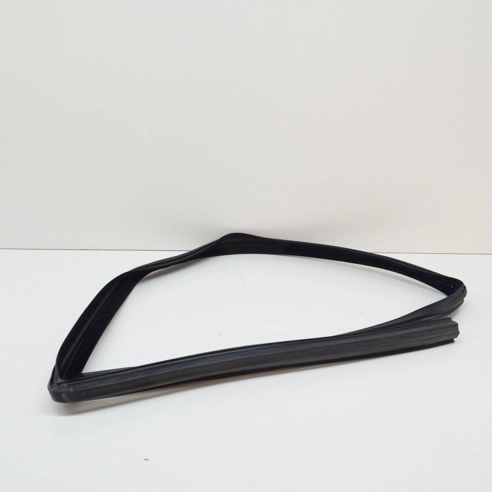 NEW MERCEDES-BENZ E W211 FRONT RIGHT DOOR WINDOW GUIDE RAIL A2117250225 ORIGINAL