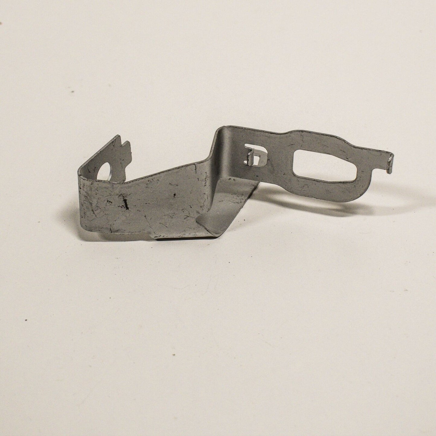 NEW MERCEDES-BENZ C-CLASS W205 UNDERSHIELD RIGHT BRACKET A2055240240 ORIGINAL