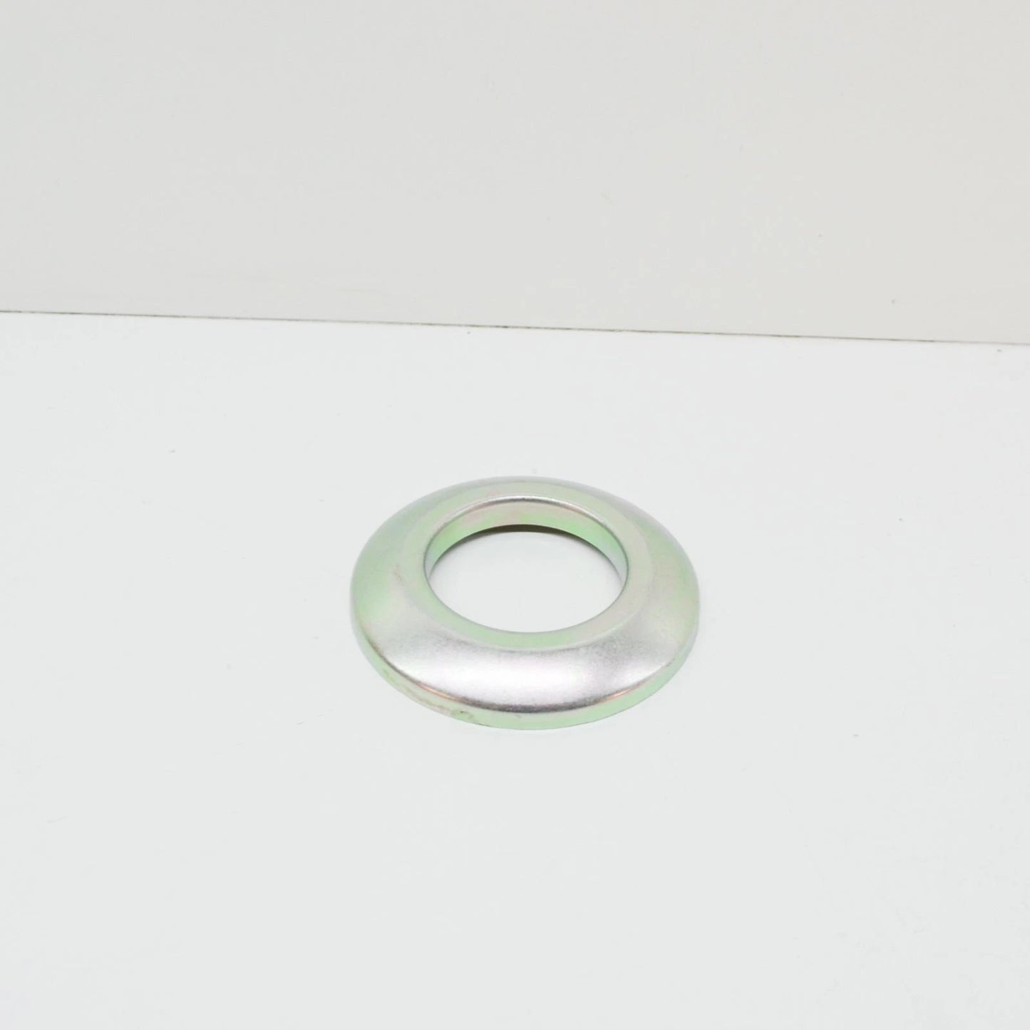 NEW BMW 6 E24 WHEEL HUB DUST SHIELD 31211128423 1128423 ORIGINAL