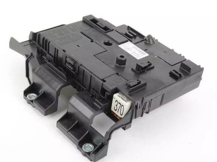 NEW AUDI Q3 8U MAIN FUSE SOCKET 7P0937548F ORIGINAL