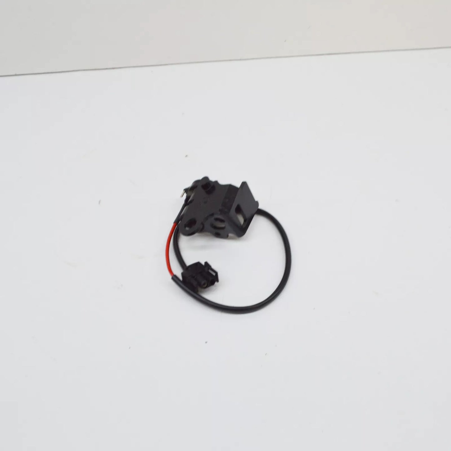 NEW BMW Z4 ROADSTER E85 RIGHT HARDTOP SUPPORT 54217043964 7043964 ORIGINAL