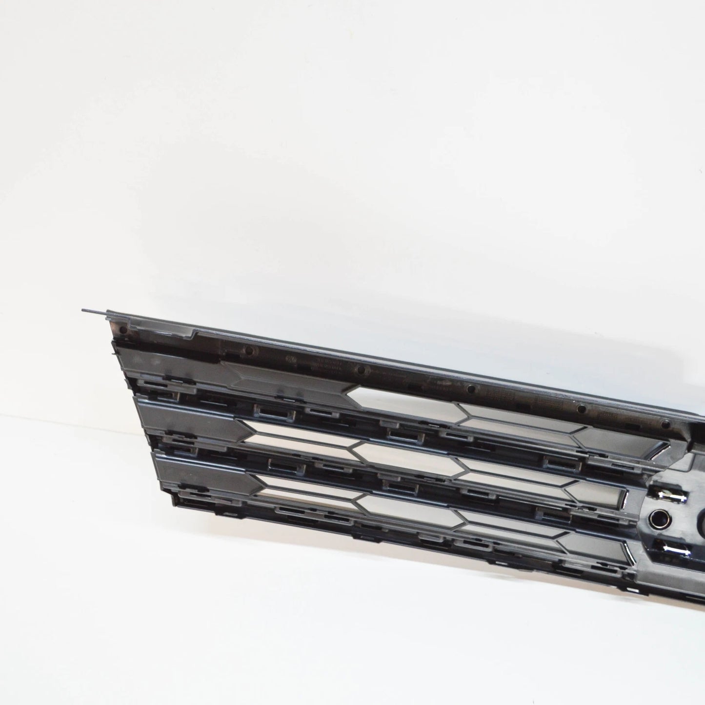 NEW VOLKSWAGEN TOUAREG 7P MK2 RADIATOR GRILLE 7P6853651MZLL ORIGINAL
