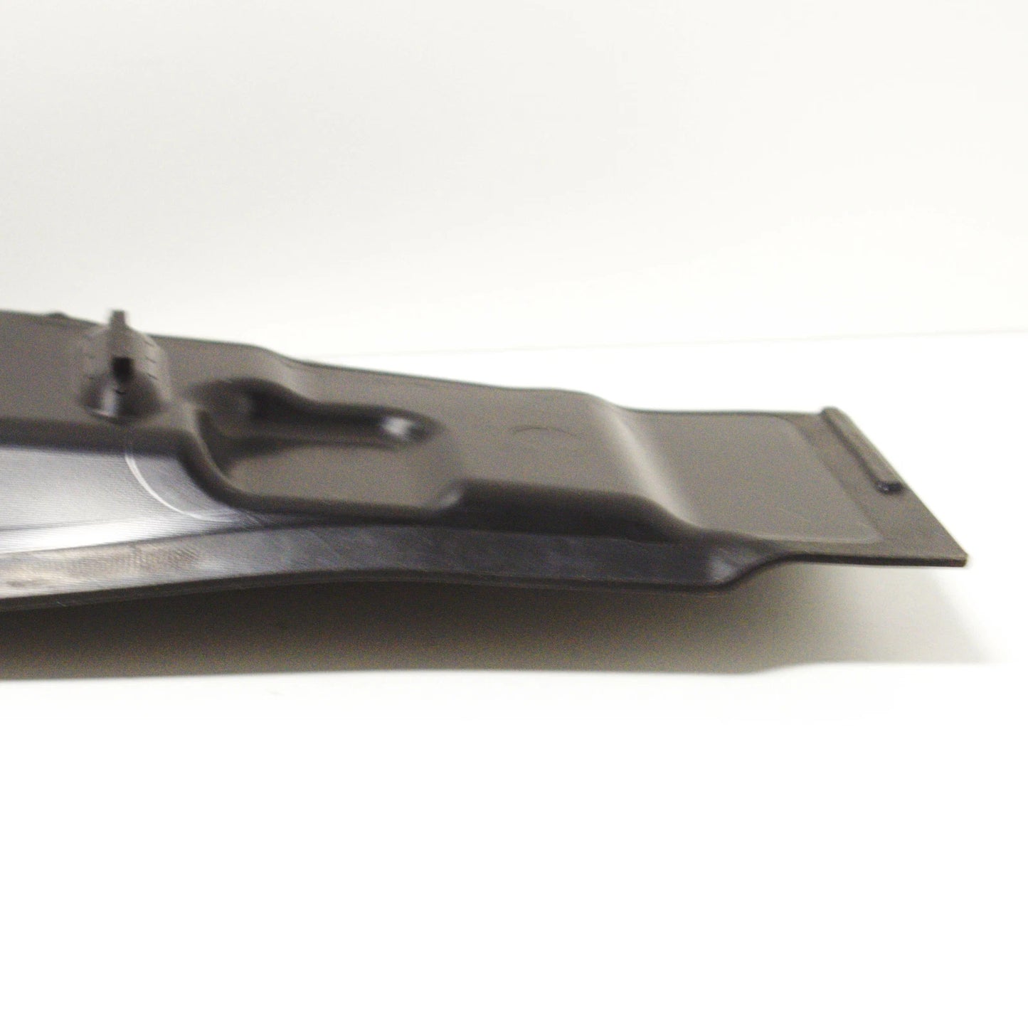 NEW AUDI Q5 80A FRONT RIGHT FENDER INSULATOR 80A821112