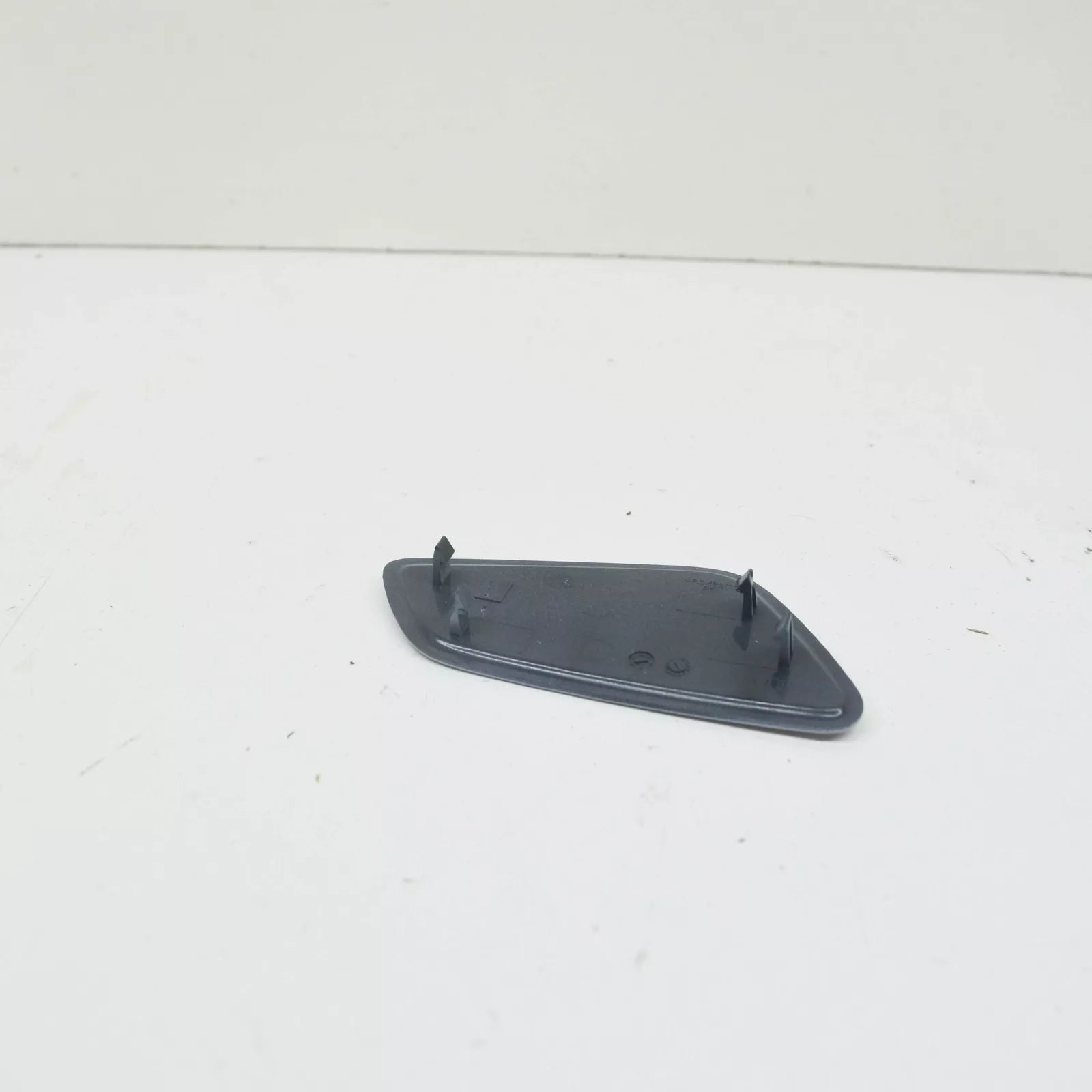 NEW AUDI A1 8X LEFT SIDE HEADLAMP WASHER COVER CAP 8X0807753GRU ORIGINAL