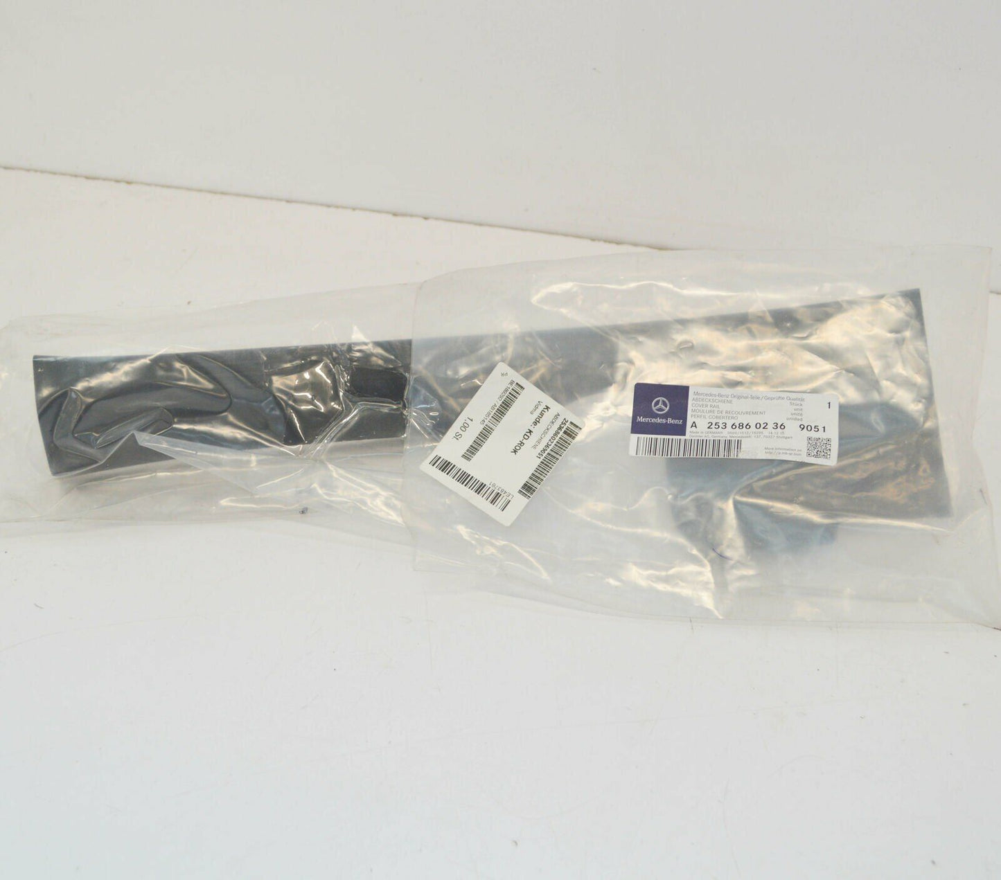 NEW MB GLC X253 REAR RIGHT DOOR SCUFF SILL PLATE A25368602369051 ORIGINAL