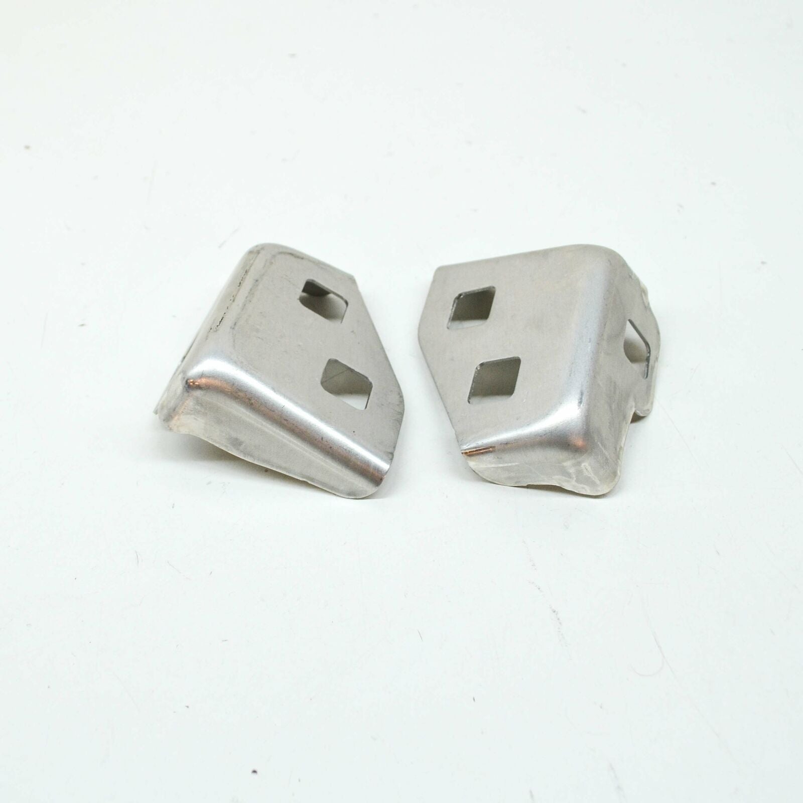 NEW MB GLC COUPE C253 FRONT RIGHT HEADLIGHT BOTTOM HOLDER A2136202900 ORIGINAL