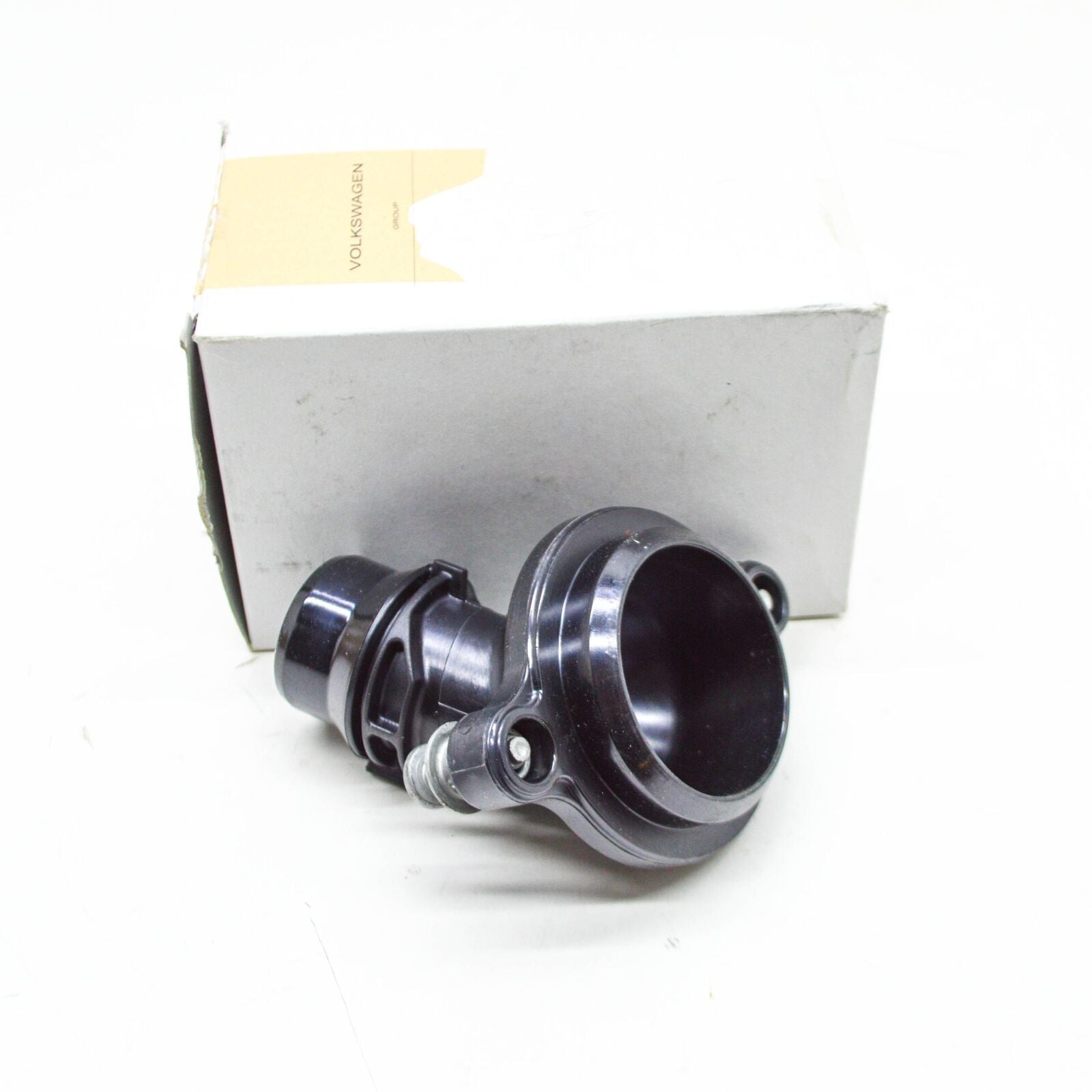 NEW VOLKSWAGEN BEETLE A5 THERMOSTAT HOUSING COVER 06K121121E ORIGINAL