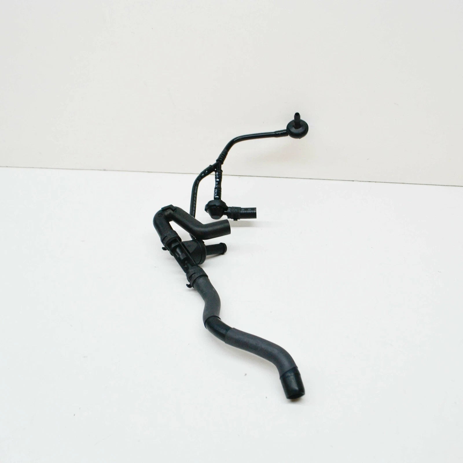 NEW AUDI A4 B7 VACUUM PIPE WITH SUCTION JET PUMP 06B133751AT