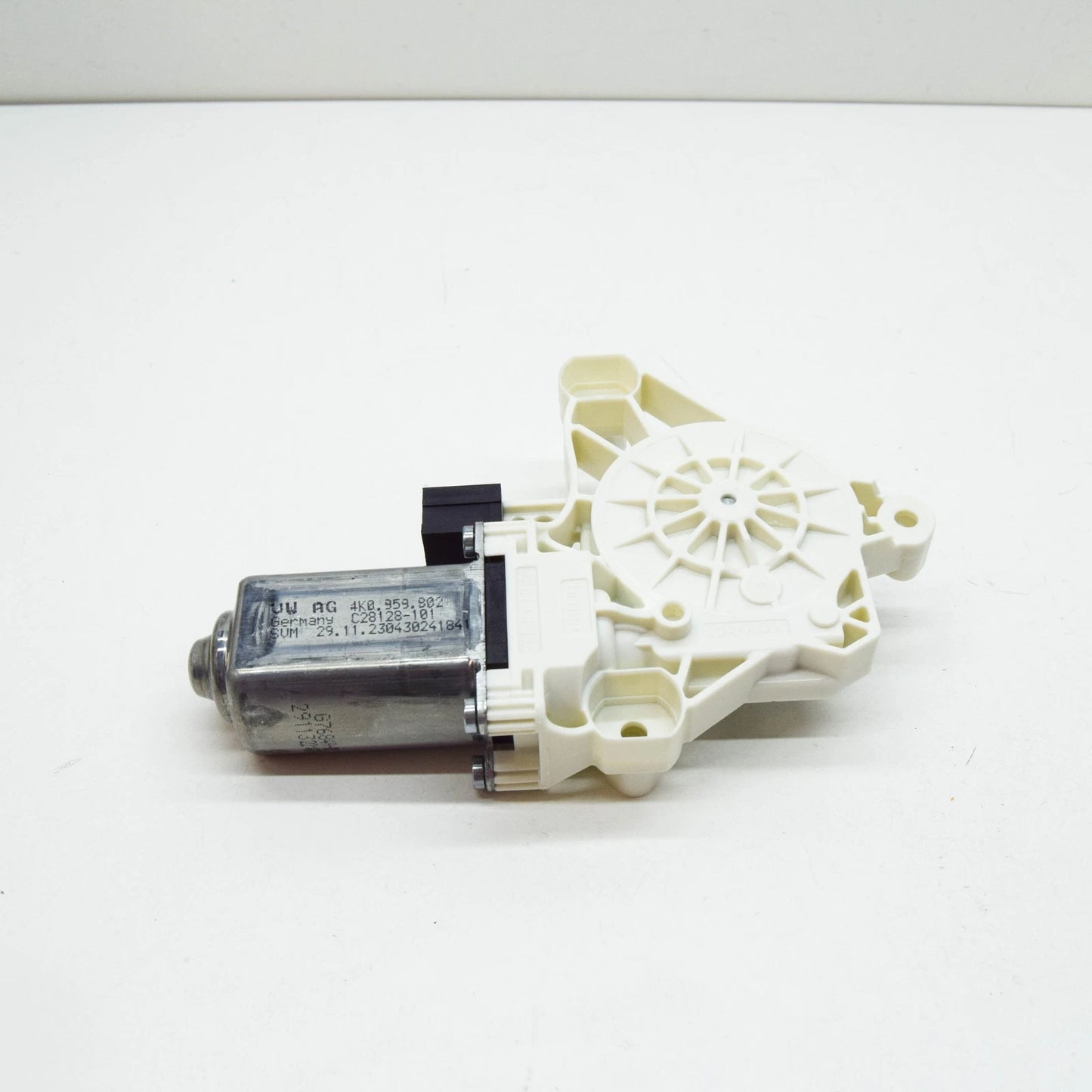 NEW VW PASSAT B8 FRONT RIGHT DOOR WINDOW REGULATOR MOTOR 4K0959802 ORIGINAL