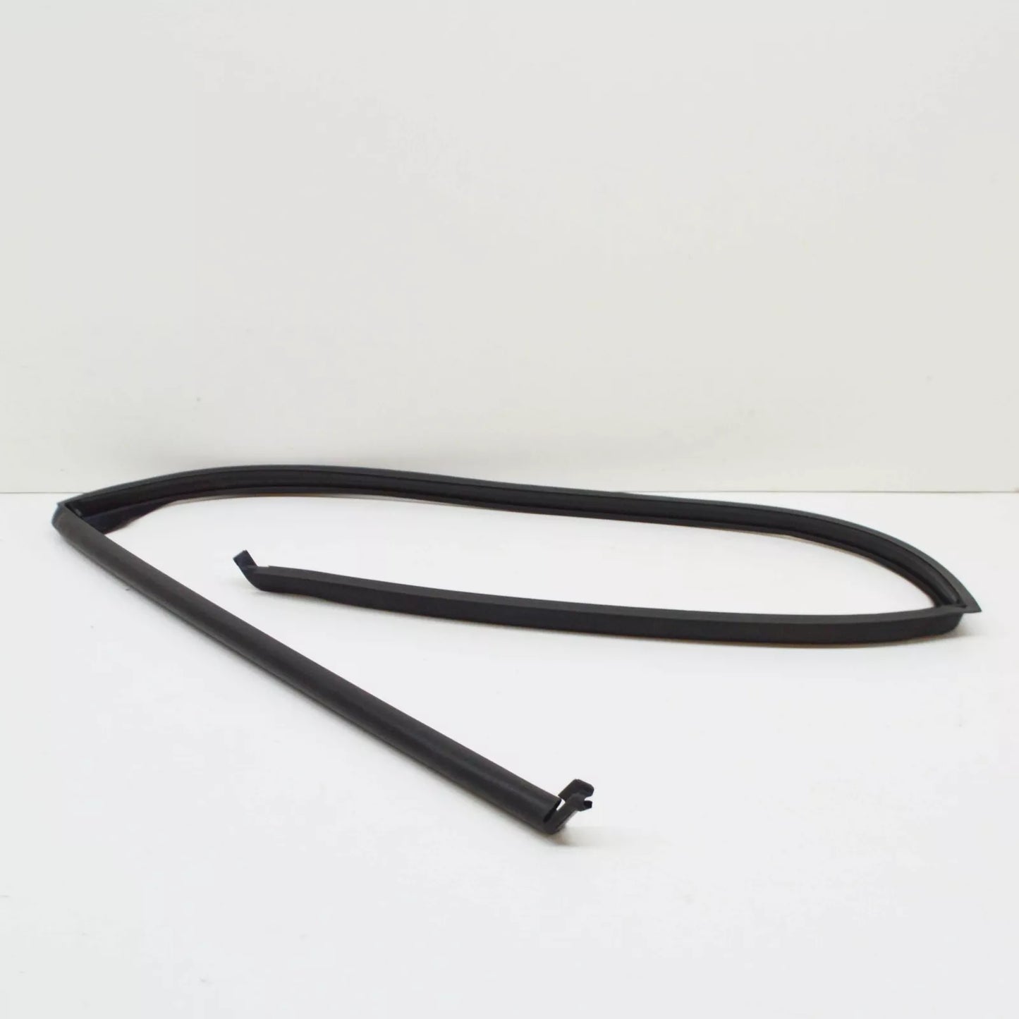 NEW BMW X5 E70 UPPER REAR LEFT DOOR SEAL 51767208591 7208591 ORIGINAL