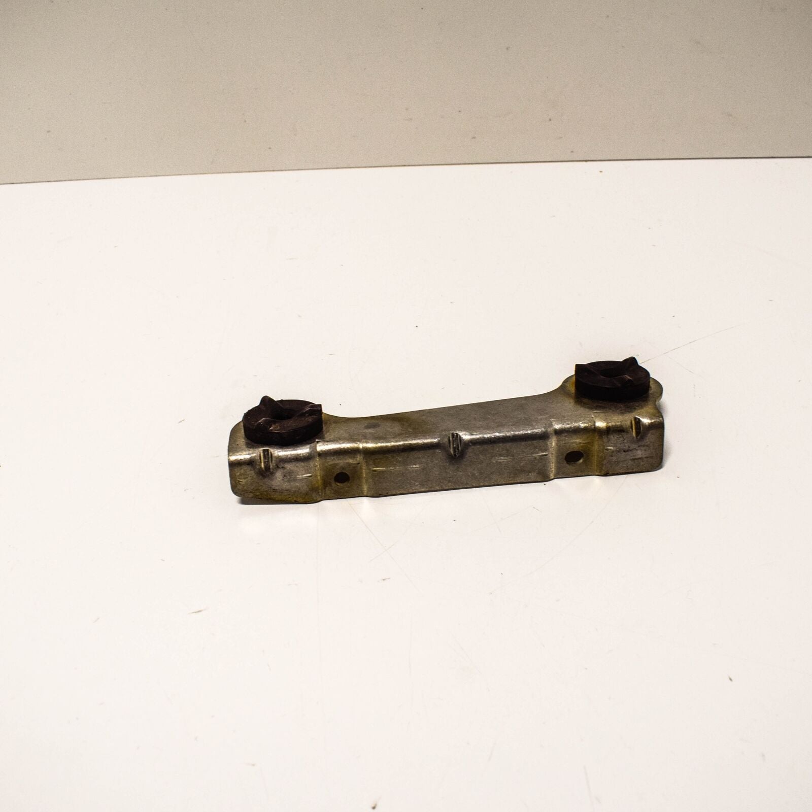 NEW MERCEDES BENZ SLS C197 AMG OIL COOLER LEFT LOWER BRACKET A1975003331