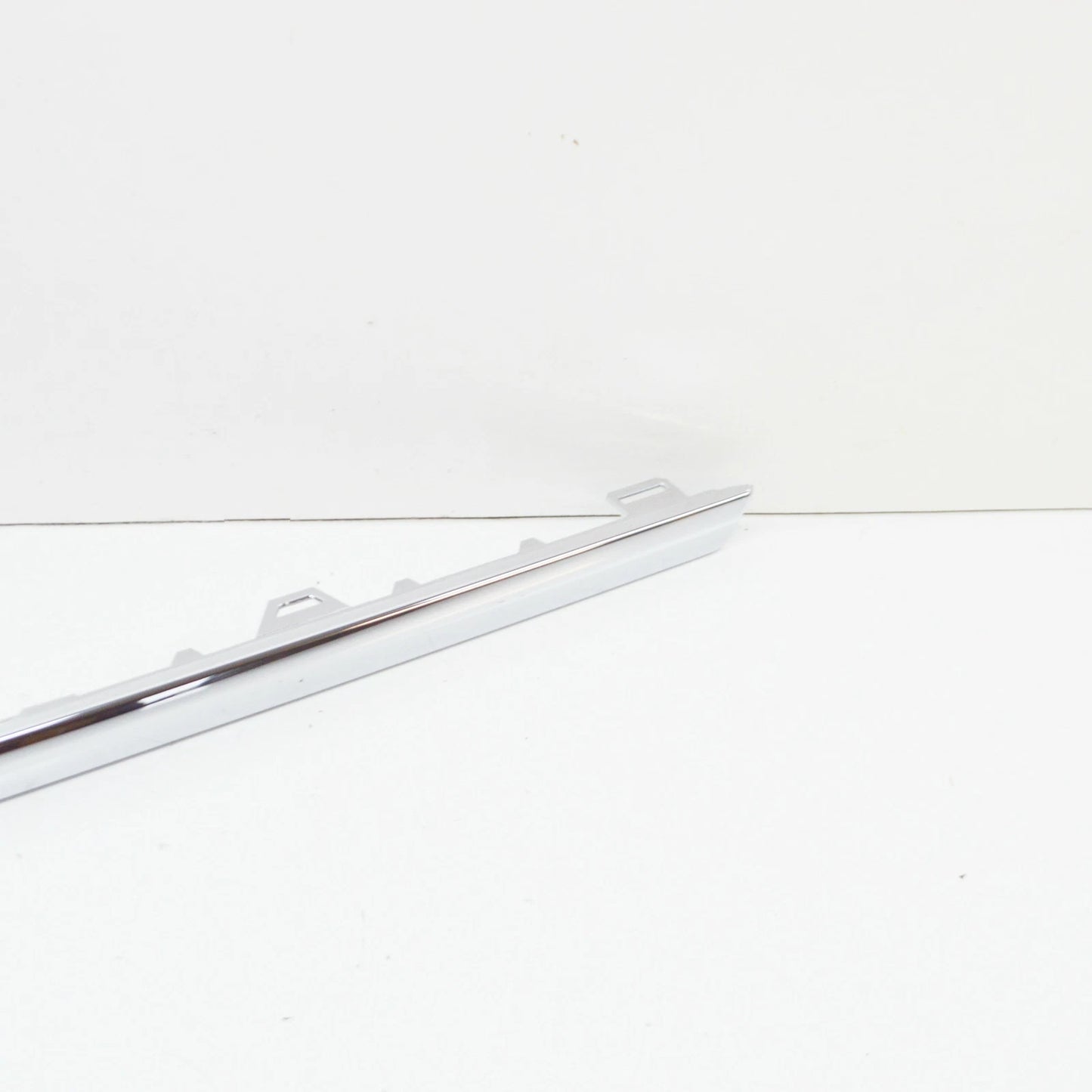 NEW VW PASSAT B6 REAR BUMPER RIGHT SIDE MOULDING TRIM 3C5807460A 2ZZ