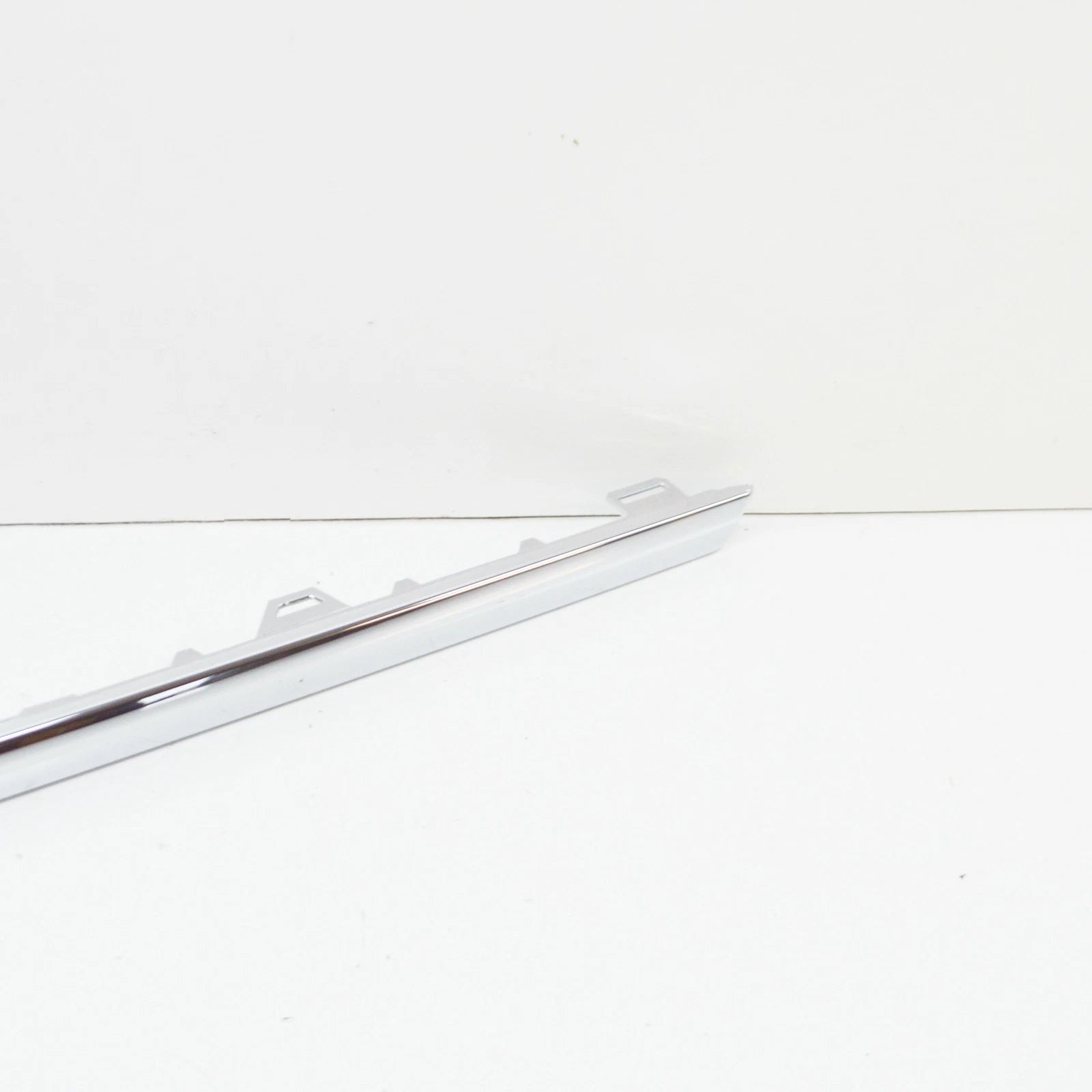 NEW VW PASSAT B6 REAR BUMPER RIGHT SIDE MOULDING TRIM 3C5807460A 2ZZ