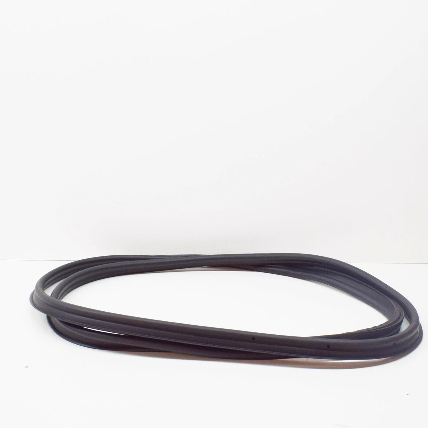 NEW MERCEDES-BENZ E W211 REAR LID SEAL A2117500398 ORIGINAL