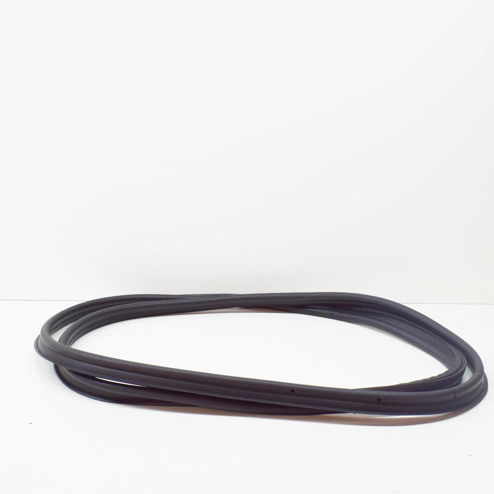 NEW MERCEDES-BENZ E W211 REAR LID SEAL A2117500398 ORIGINAL