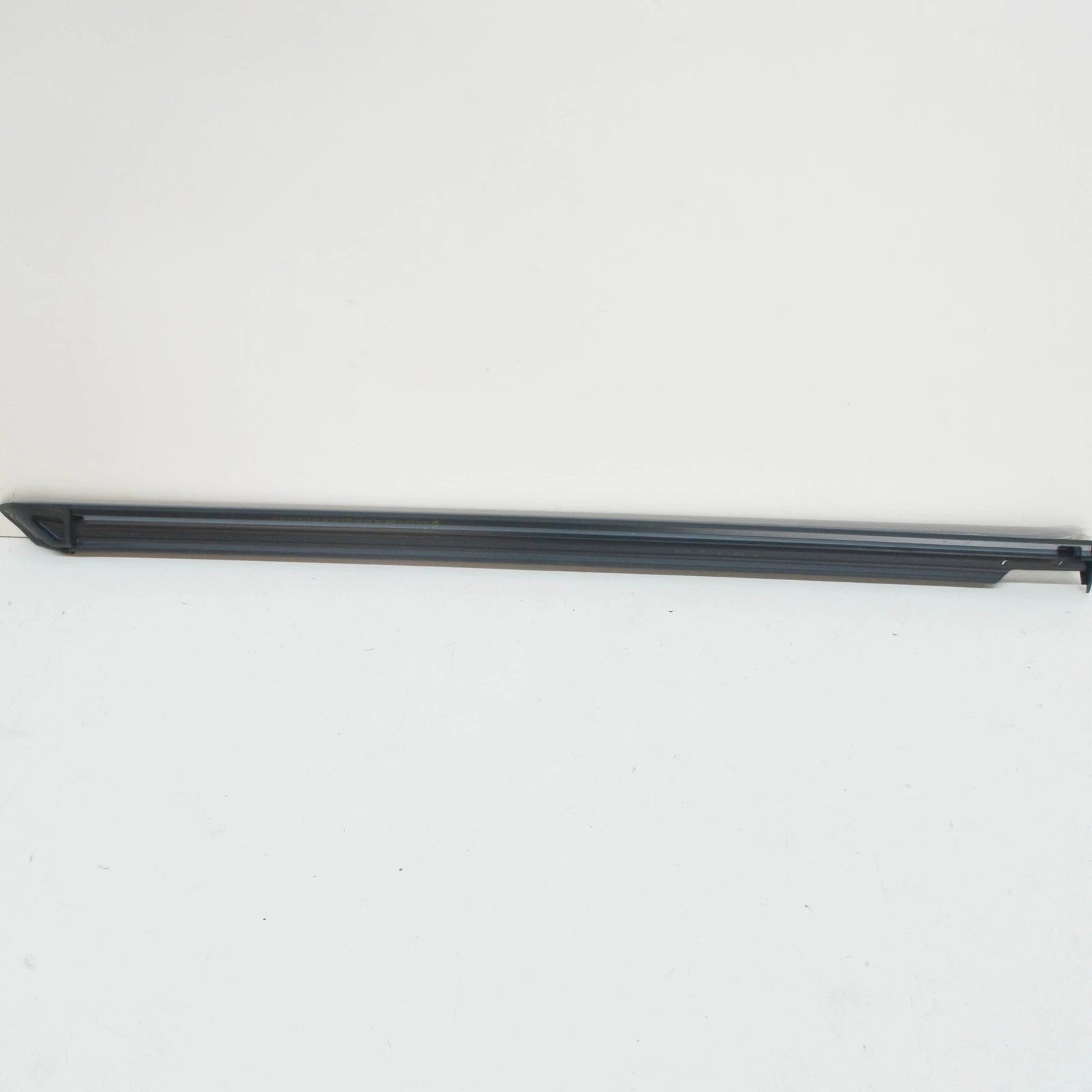 NEW MERCEDES-BENZ GL X164 REAR RIGHT SIDE WINDOW MOLDING A1646905480 ORIGINAL