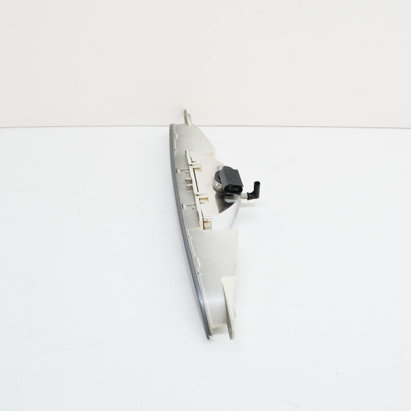 NEW AUDI TT 8J REAR BUMPER CENTER FOG LIGHT 8J0945703A1RR 2010 ORIGINAL