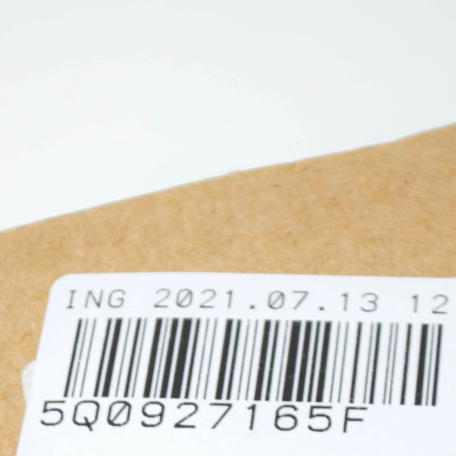 NEW AUDI A3 8V ENGINE BAY CENTRAL ELECTRICS CLOSING ELEMENT 5Q0927165F ORIGINAL