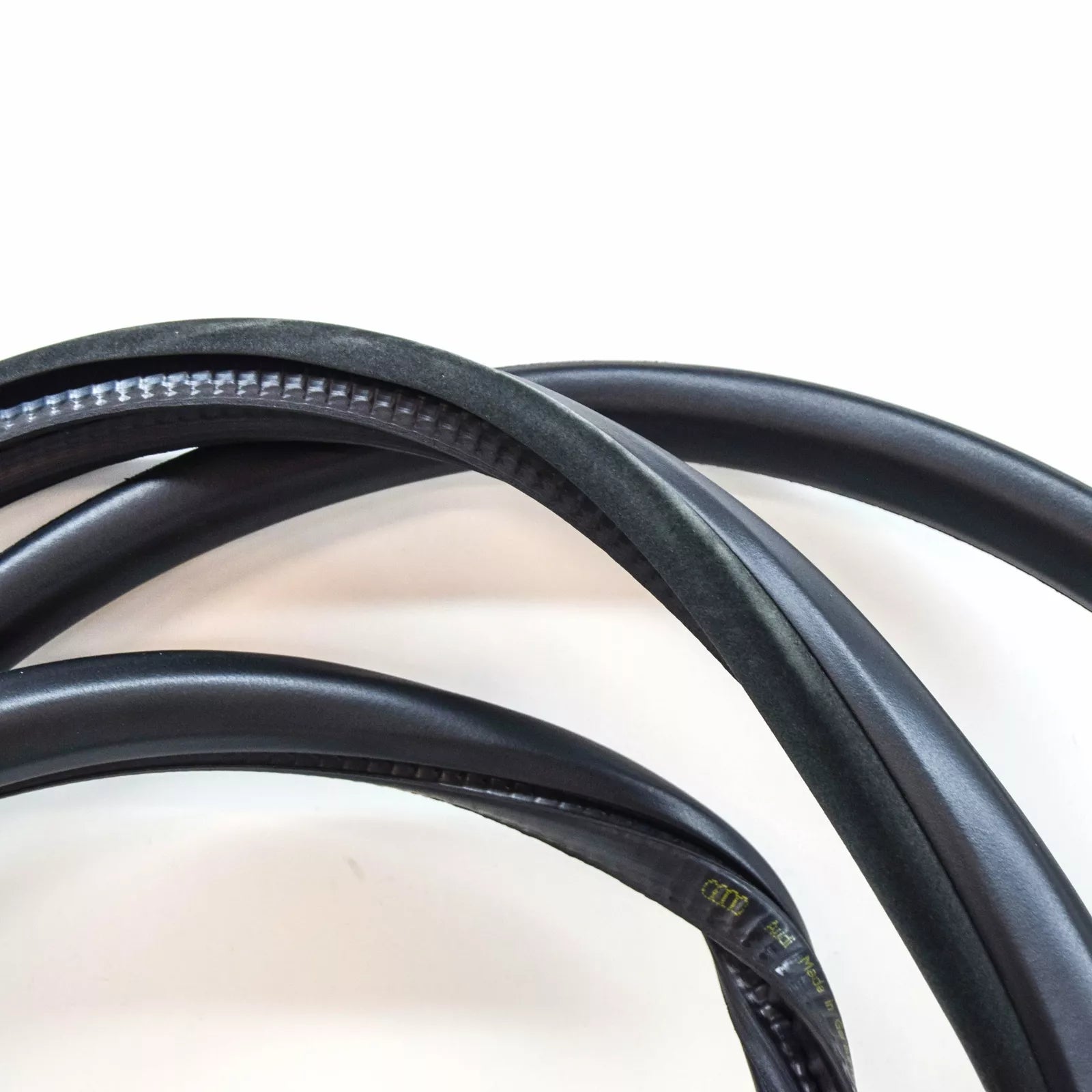 NEW AUDI A3 8P FRONT DOOR INNER SEAL 8P3831721K28P