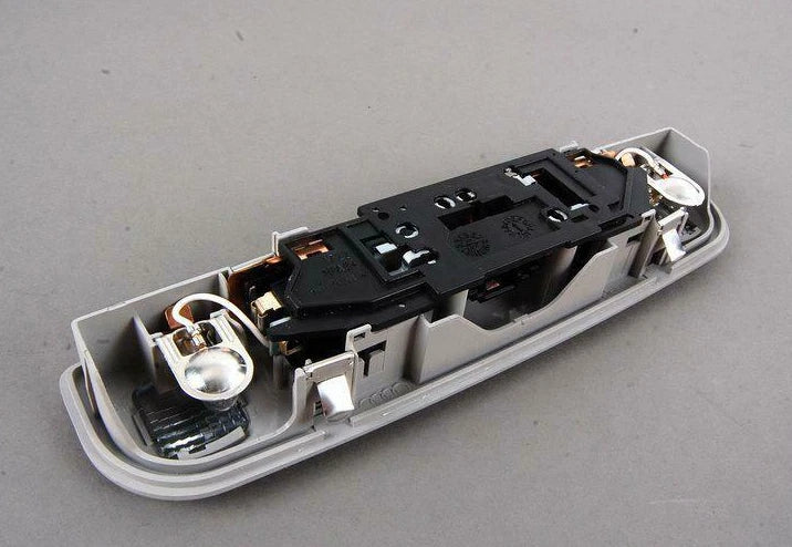 NEW AUDI A3 8P REAR INTERIOR AND READING LIGHT 8E0947111A9NQ ORIGINAL