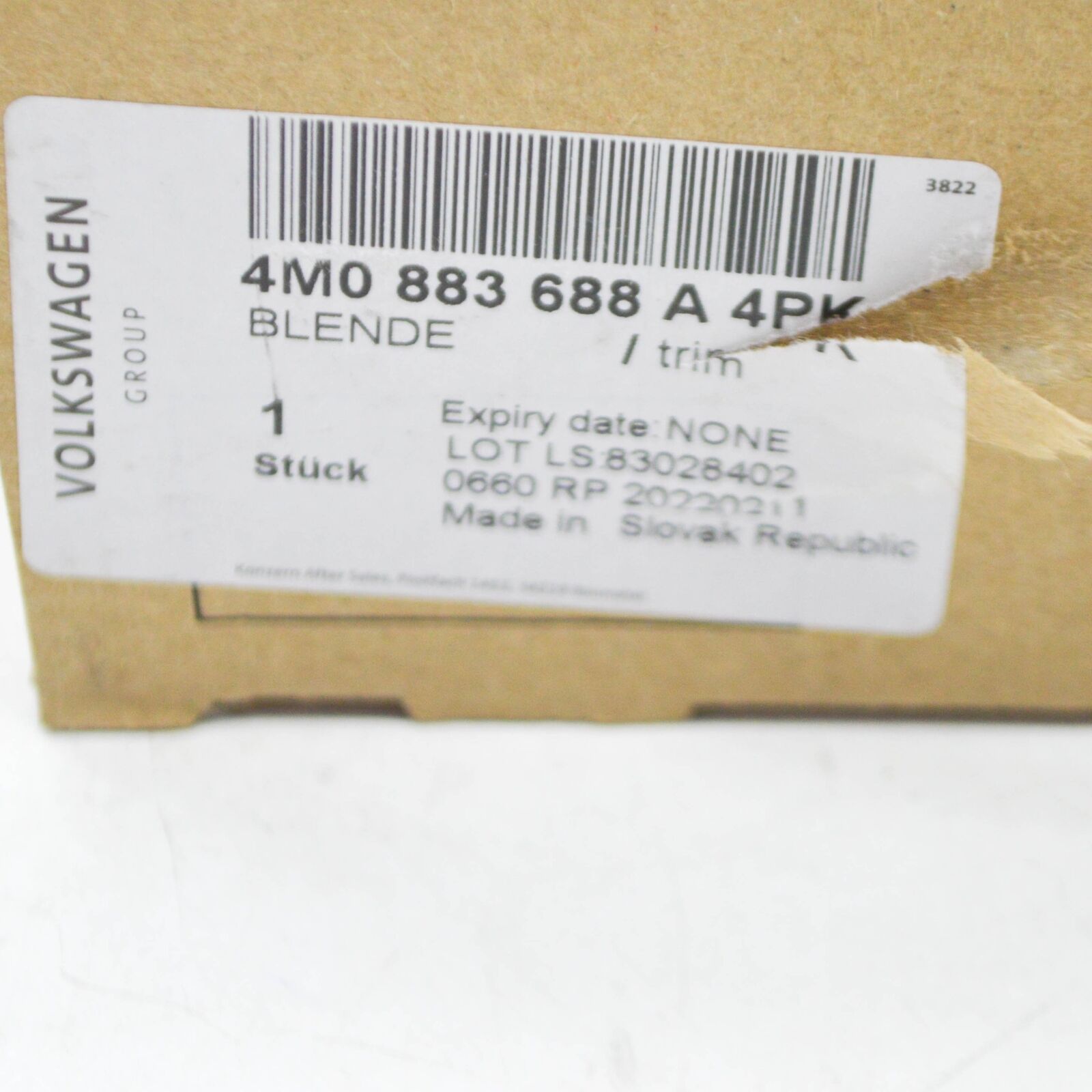 NEW AUDI Q7 4M REAR SEAT RAIL TRIM COVER 4M0883688A4PK ORIGINAL