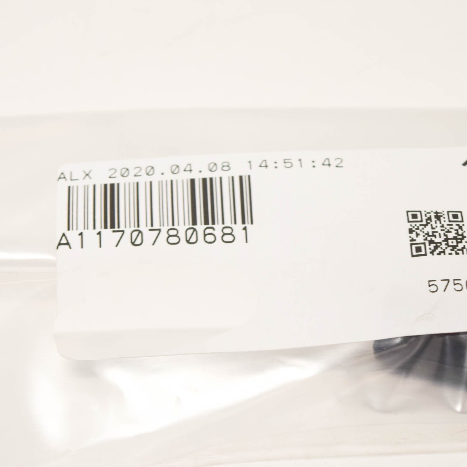 new mercedes-benz s-class w116 vacuum hose connector a1170780681 original