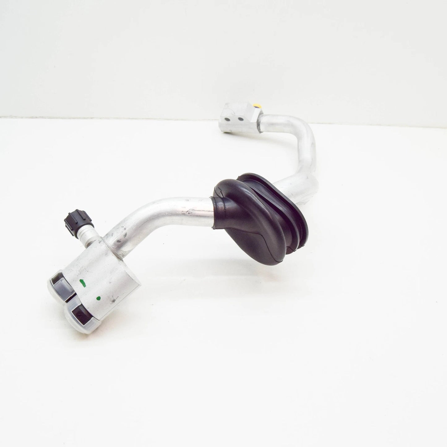 NEW AUDI A4 AVANT B8 A/C REFRIGERANT PIPE LHD 8K1260712K ORIGINAL