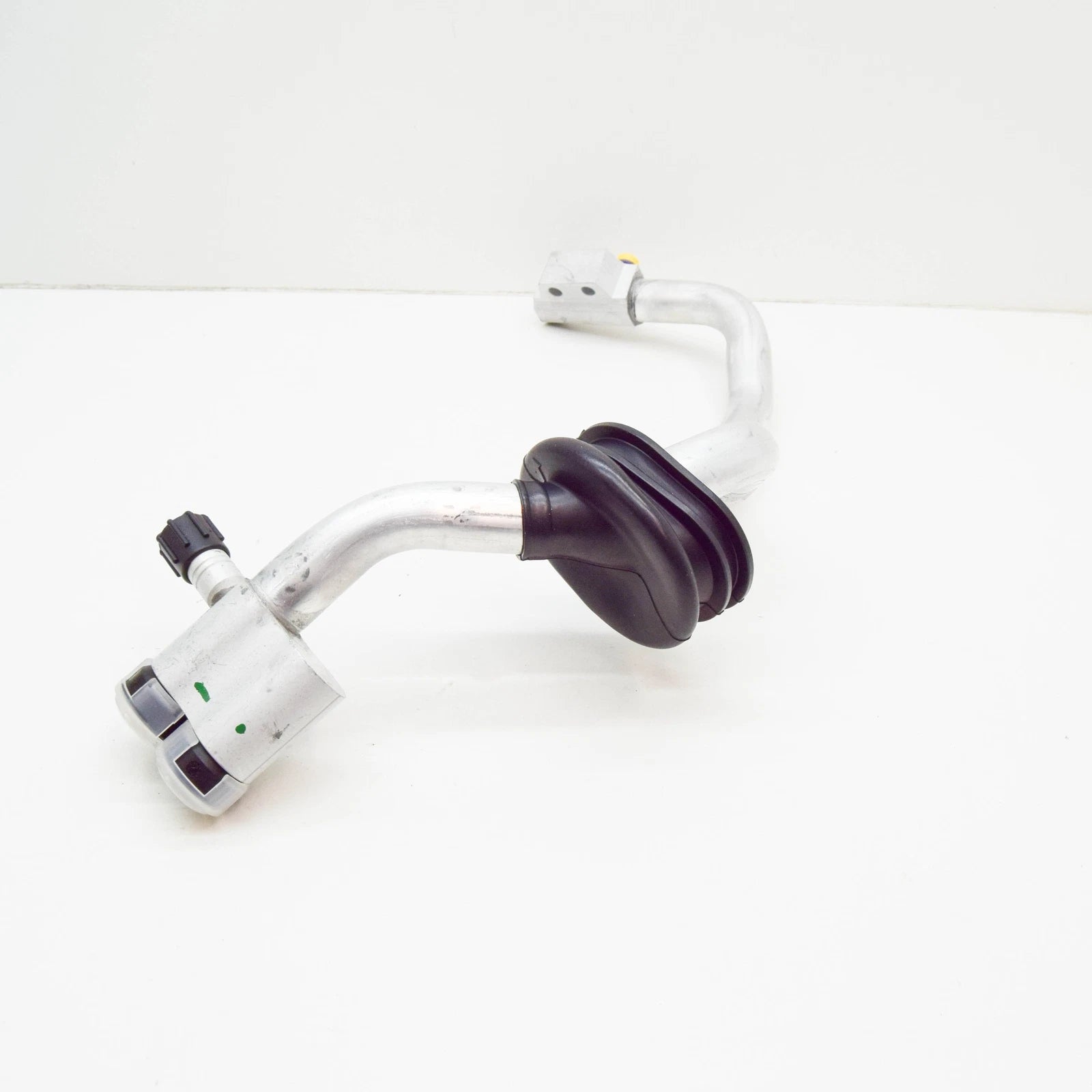 NEW AUDI A4 AVANT B8 A/C REFRIGERANT PIPE LHD 8K1260712K ORIGINAL