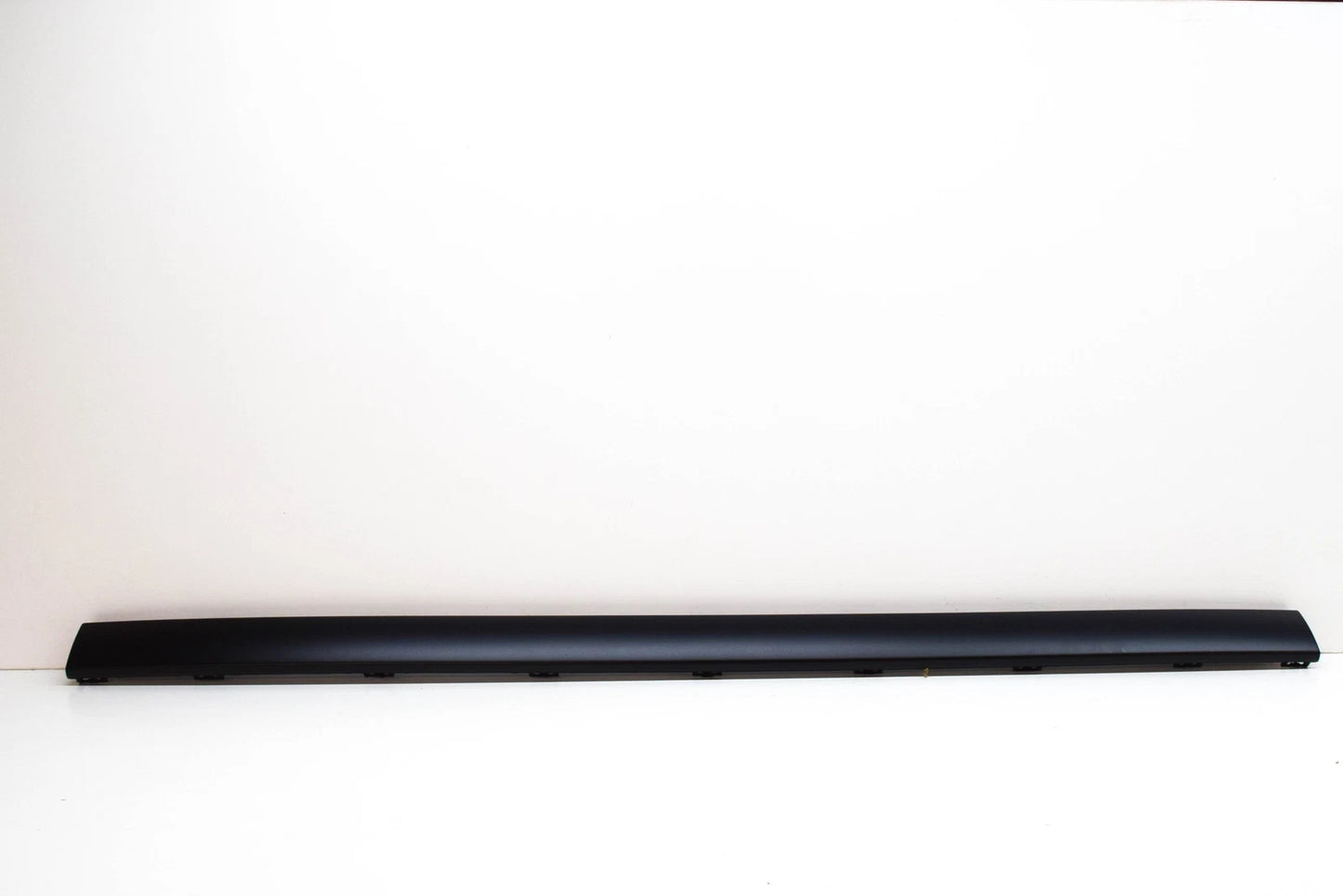 NEW BMW 3 E30 REAR BUMPER CENTER MOLDING TRIM 51121945926 1945926 1990 ORIGINAL