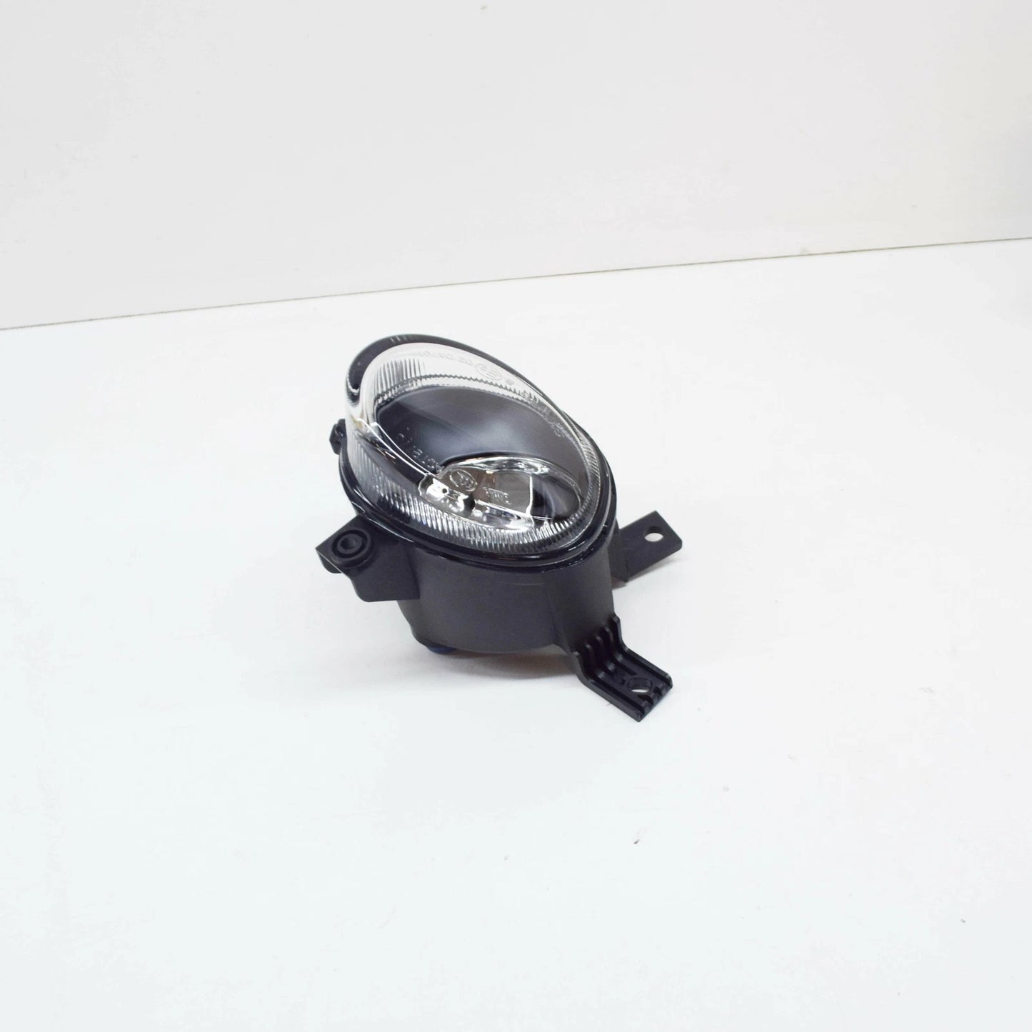 NEW AUDI A3 8P FRONT RIGHT FOG LIGHT 8E0941700E