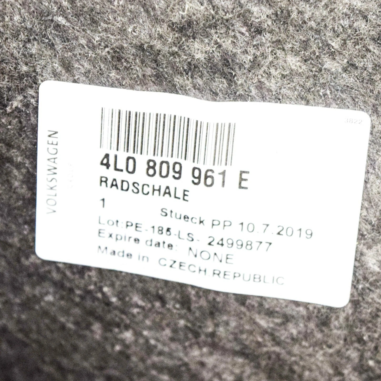 NEW AUDI Q7 4L FRONT LEFT FENDER LINER SPLASH GUARD 4L0809961E ORIGINAL