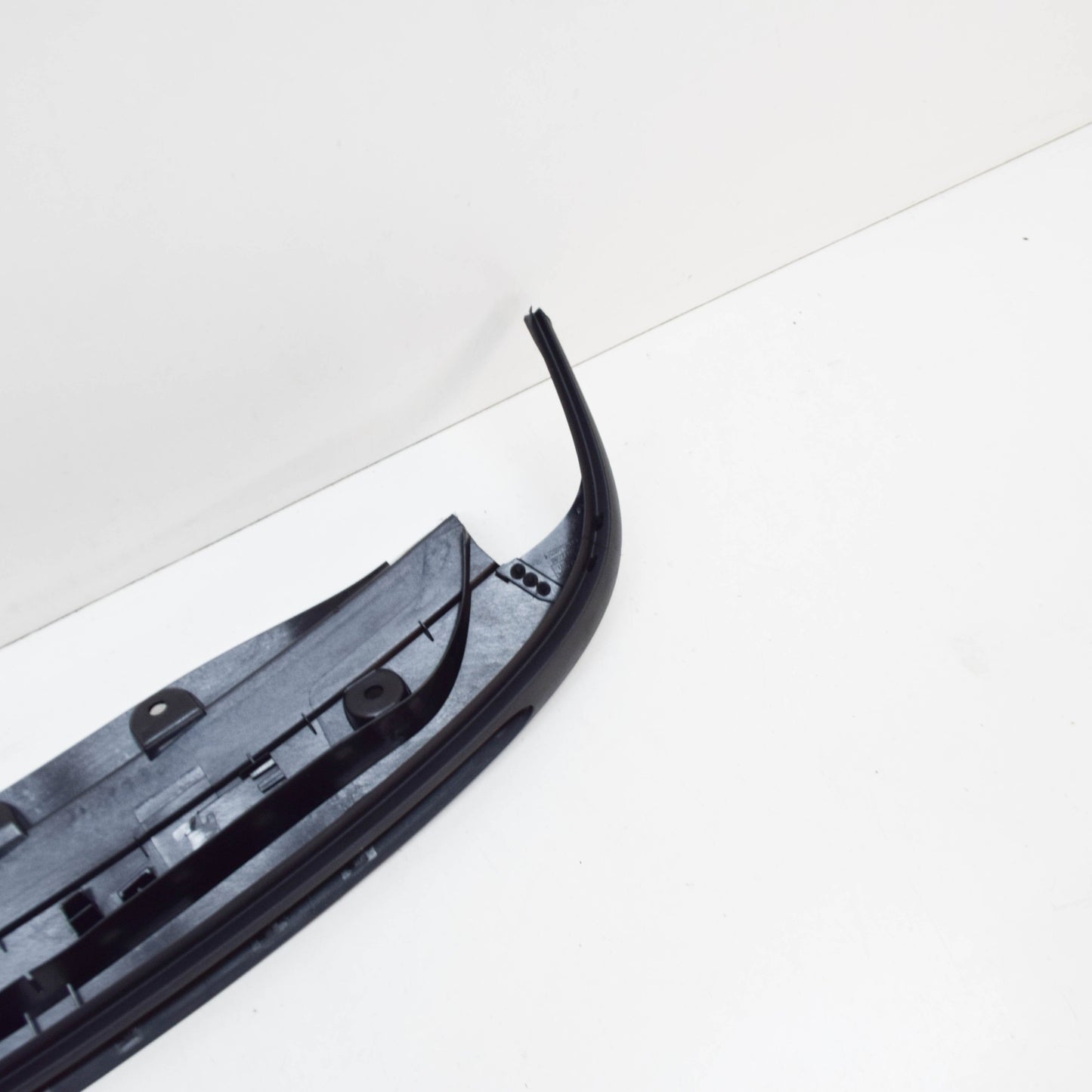 new mini clubman r55 rear roof tail light molding 51137168087 original