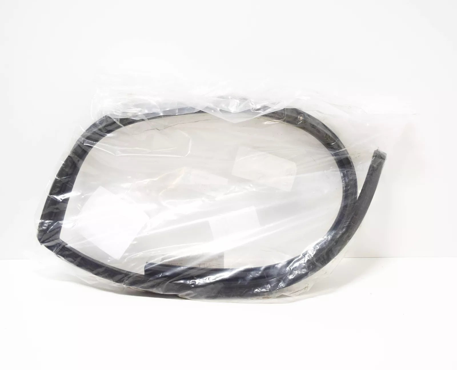 NEW BMW 1502 LEFT VENT WINDOW SEAL 51367441112 7441112 ORIGINAL