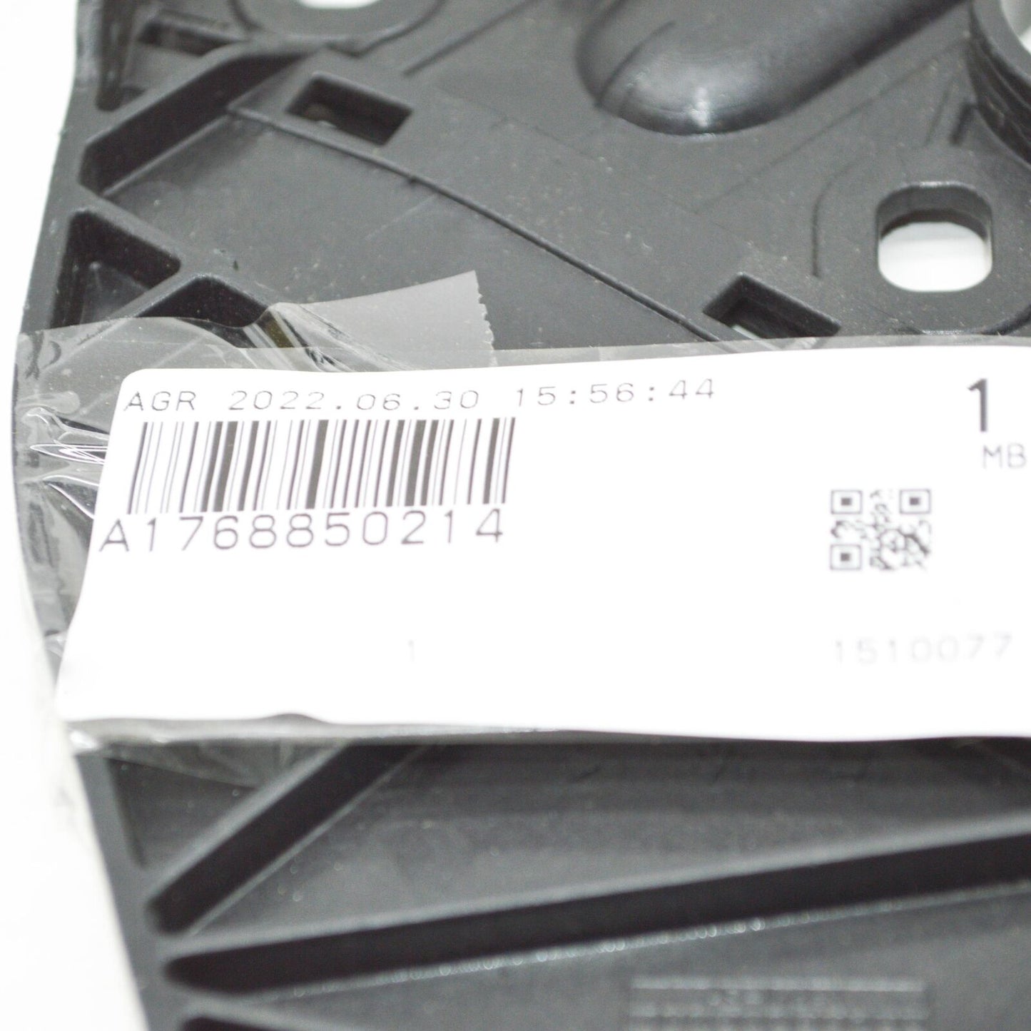 NEW MERCEDES-BENZ A W176 REAR LEFT EXHAUST TIP BRACKET A1768850214 ORIGINAL