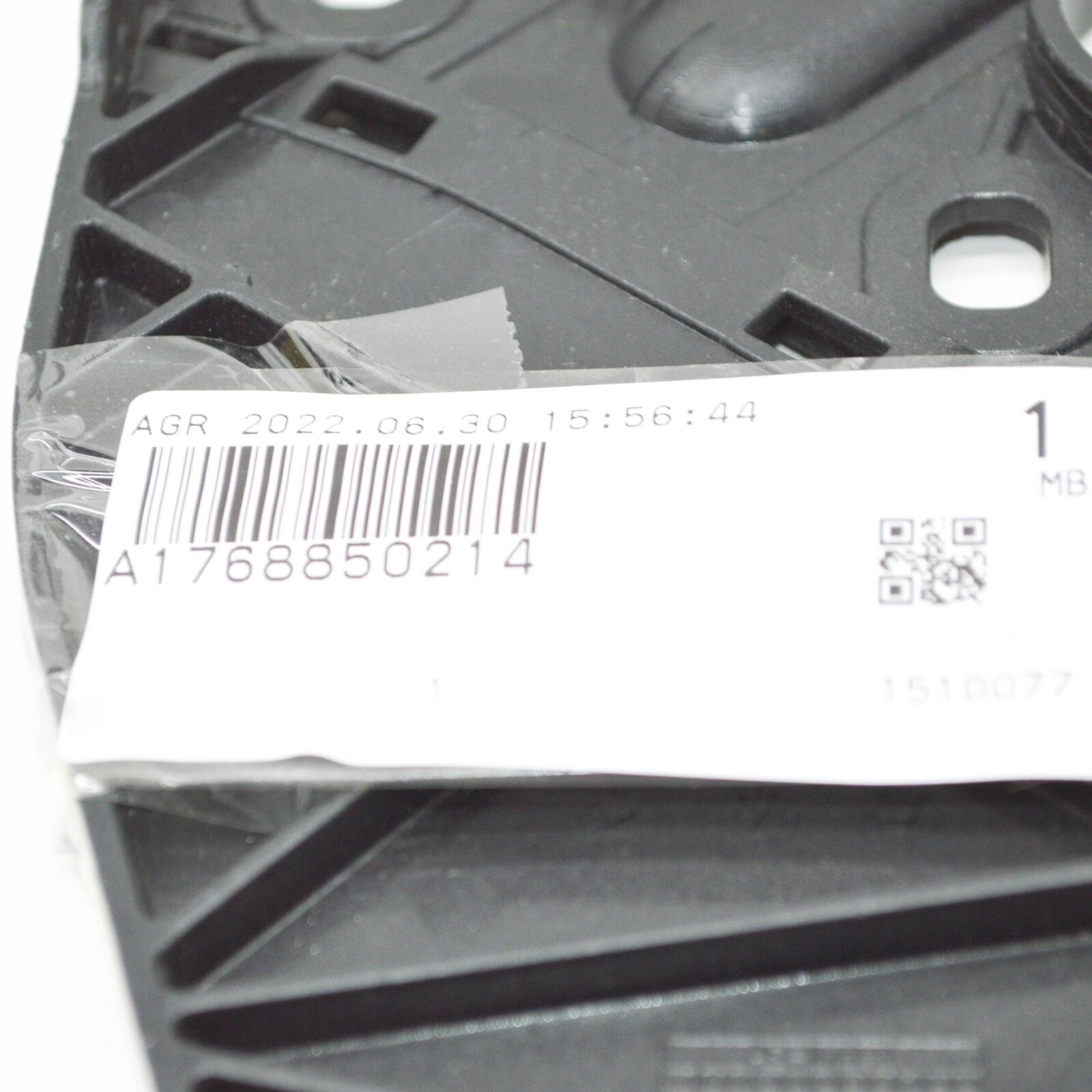 NEW MERCEDES-BENZ A W176 REAR LEFT EXHAUST TIP BRACKET A1768850214 ORIGINAL