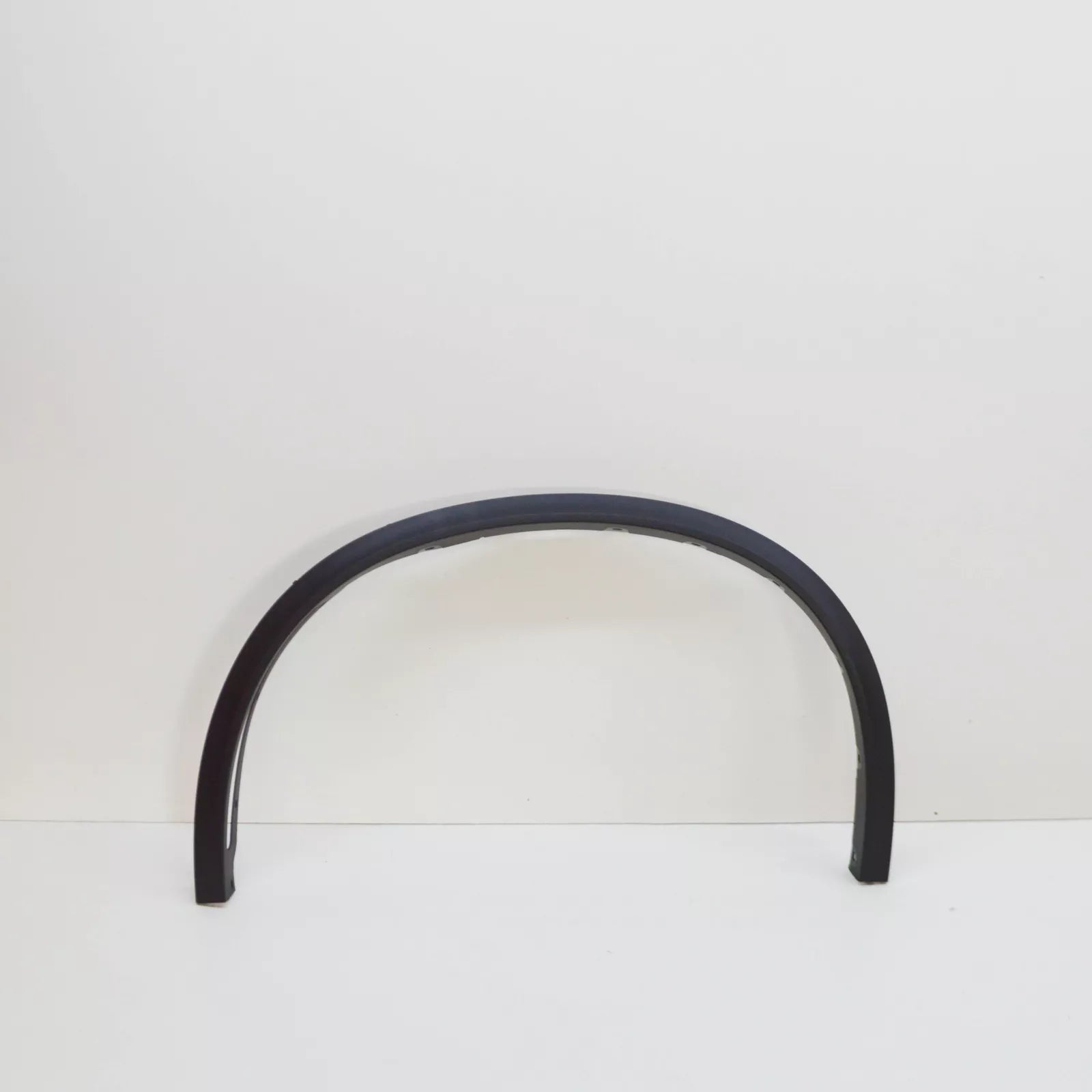 NEW BMW X5 F15, F85 FRONT LEFT FENDER MOLDING 51777303391 7303391 ORIGINAL