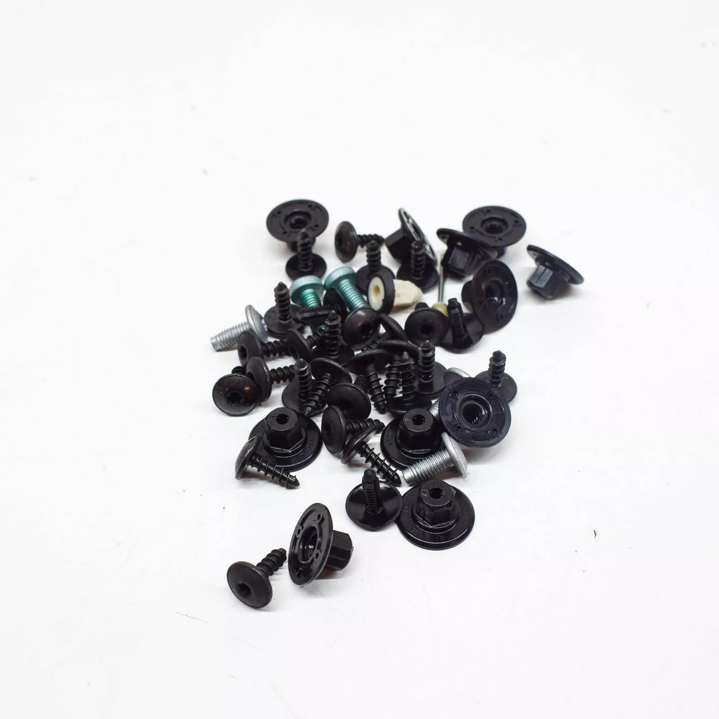 NEW AUDI A5 S5 8W6 FRONT REAR WHEEHOUSING LINER HARDWARE SET V04017001BE