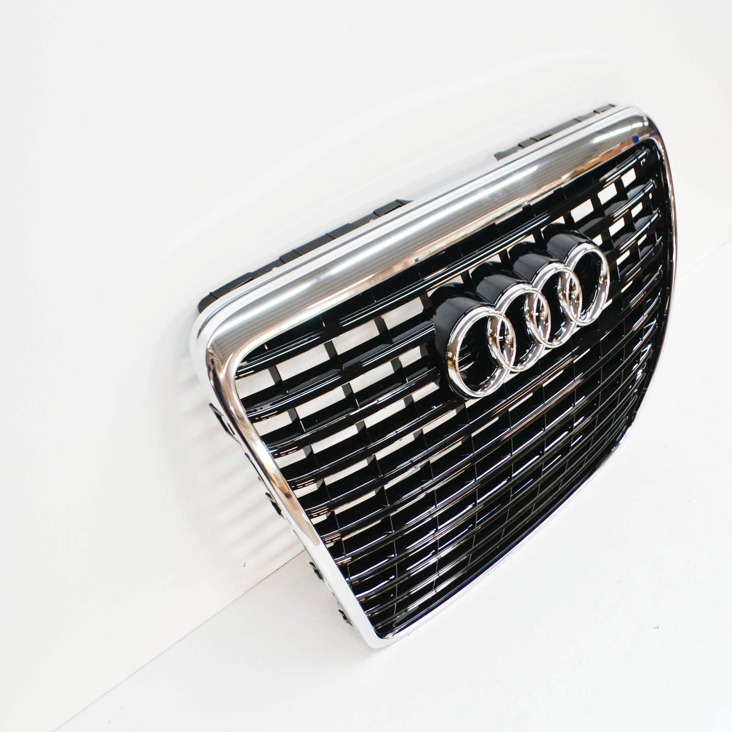 NEW AUDI A6 AVANT C6 FRONT RADIATOR GRILLE 4F0853651ANT94