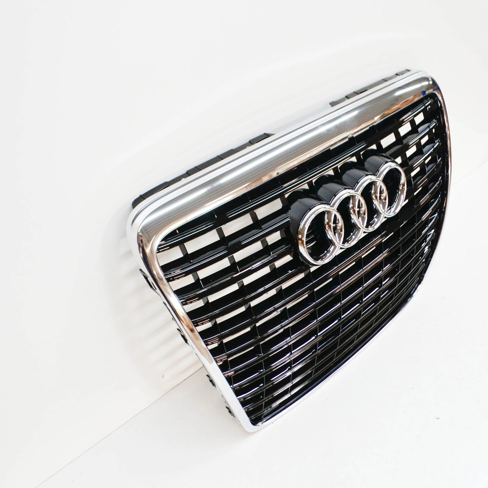 NEW AUDI A6 AVANT C6 FRONT RADIATOR GRILLE 4F0853651ANT94