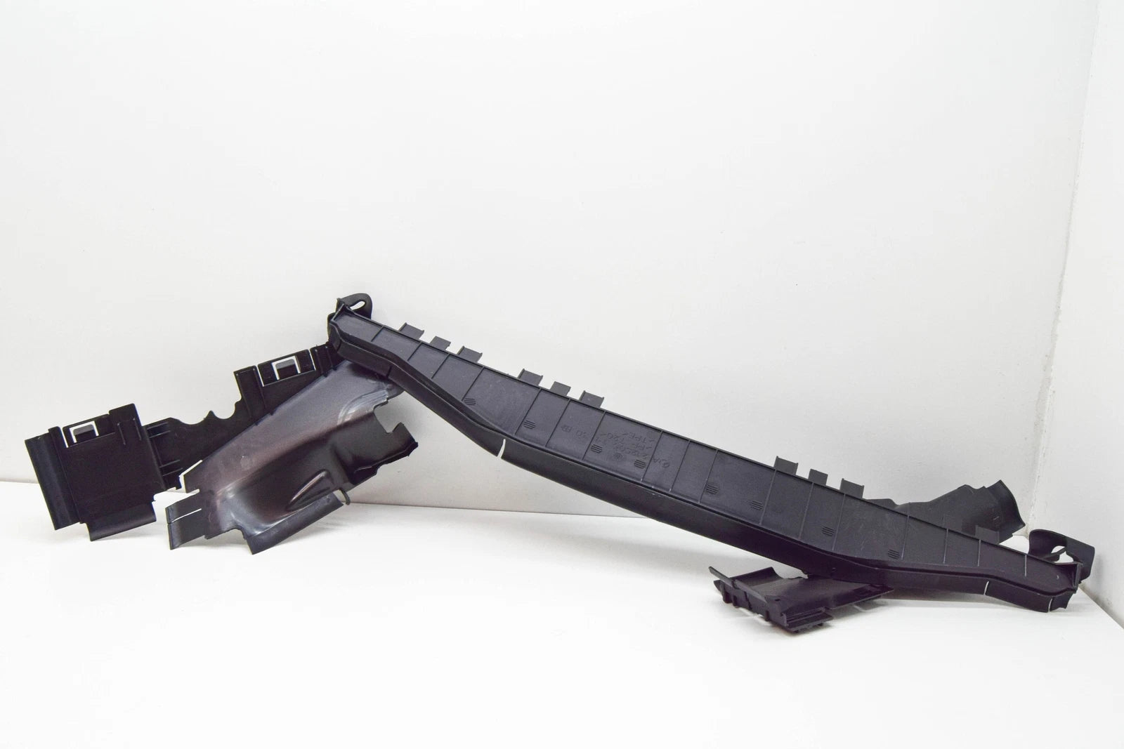 NEW MERCEDES-BENZ E-CLASS W212 AIR DUCT A2125051430 ORIGINAL