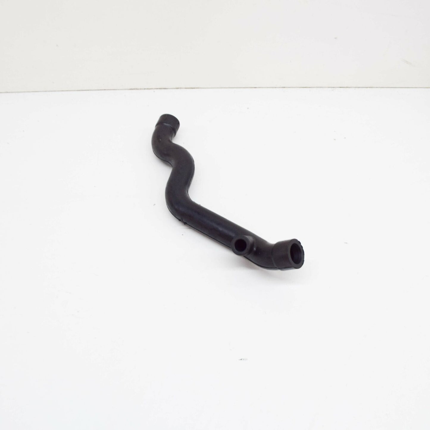 NEW MERCEDES-BENZ C W203 ENGINE CRANKCASE BREATHER HOSE A1120180682 ORIGINAL