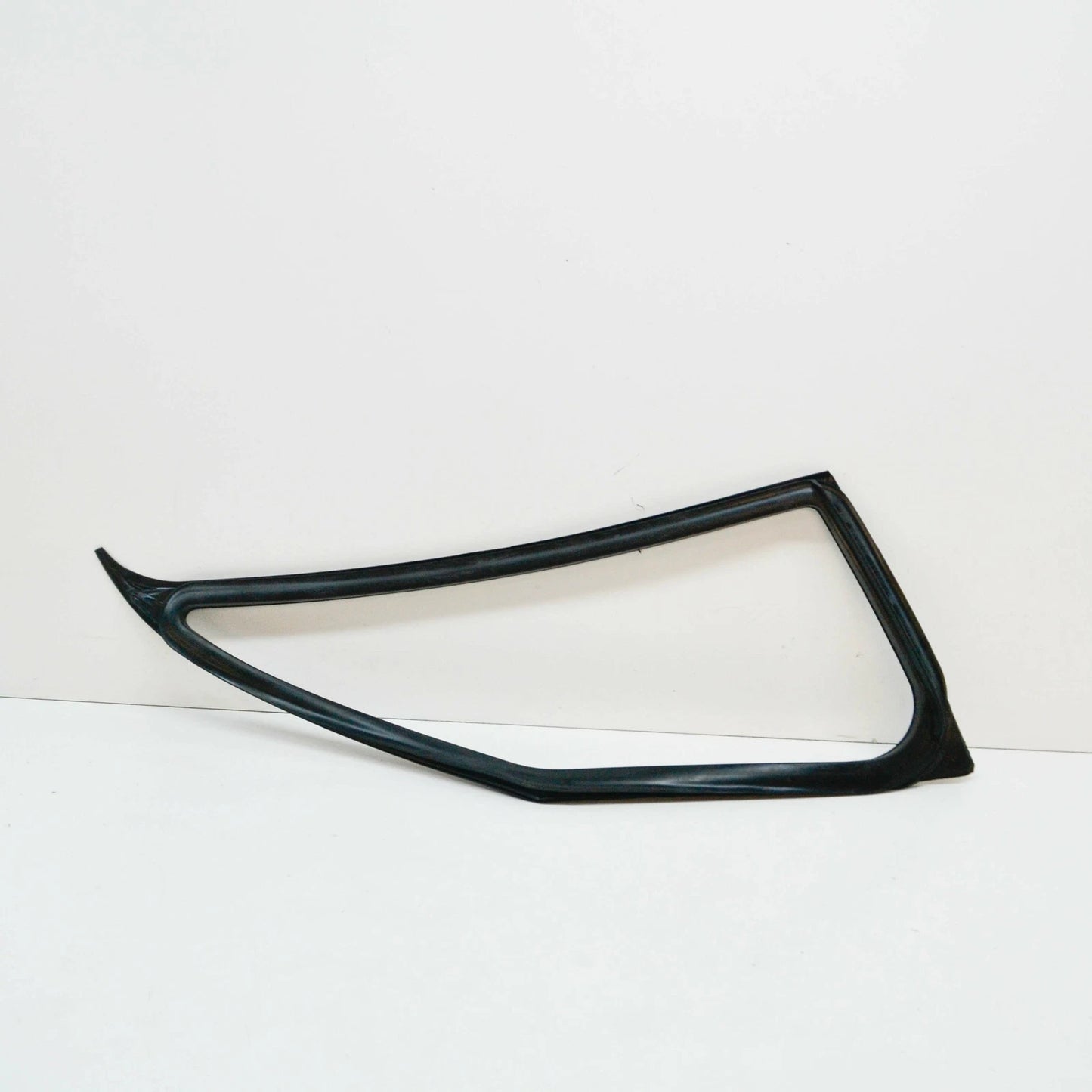 NEW MB SPRINTER 906 FRONT RIGHT QUARTER WINDOW SEAL GASKET A9066711820 ORIGINAL