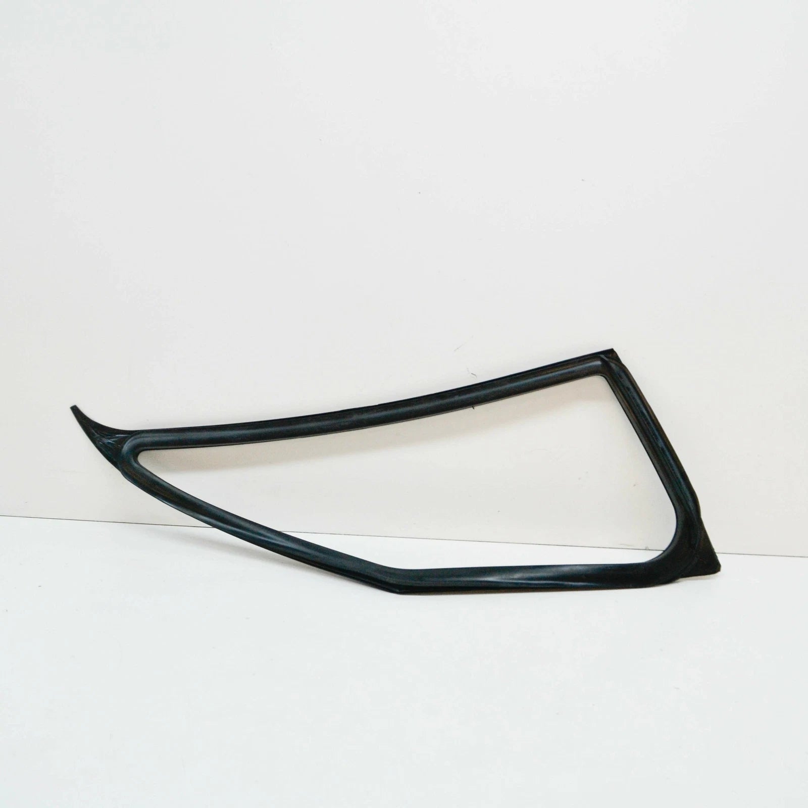 NEW MB SPRINTER 906 FRONT RIGHT QUARTER WINDOW SEAL GASKET A9066711820 ORIGINAL