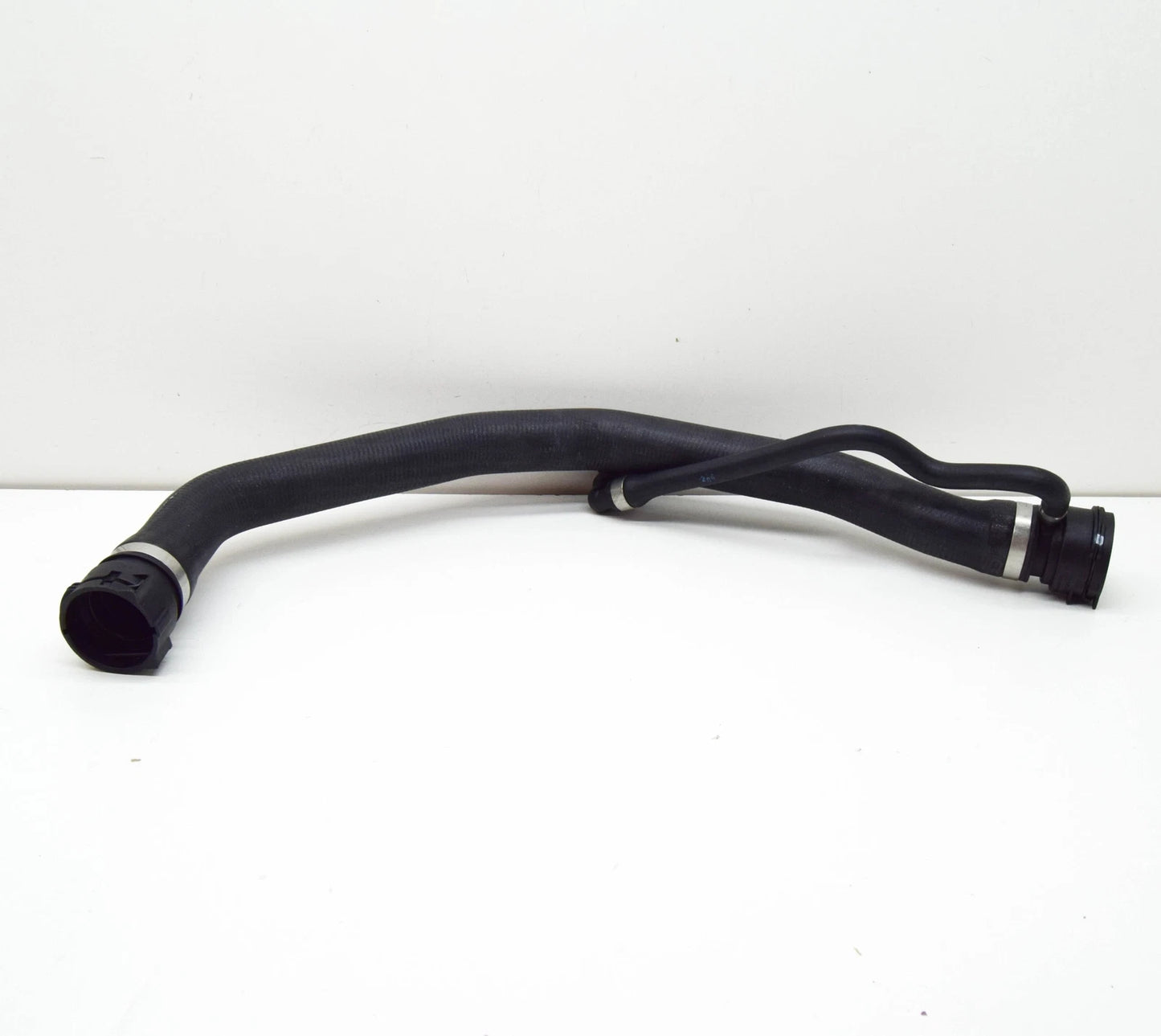 NEW BMW E65 E66 SEDAN RADIATOR COOLING SYSTEM WATER HOSE 2249459 17122249459