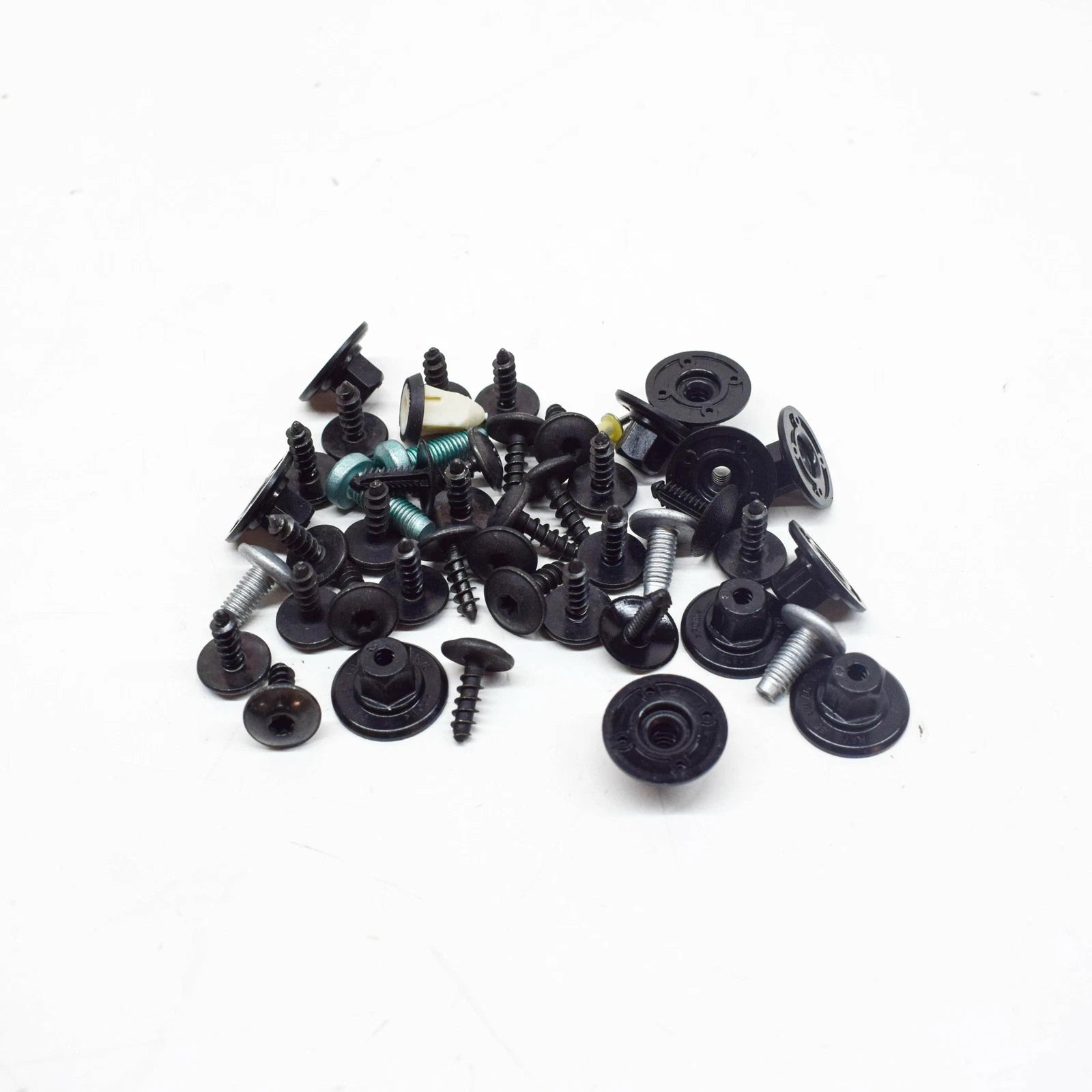 NEW AUDI A5 S5 8W6 FRONT REAR WHEEHOUSING LINER HARDWARE SET V04017001BE