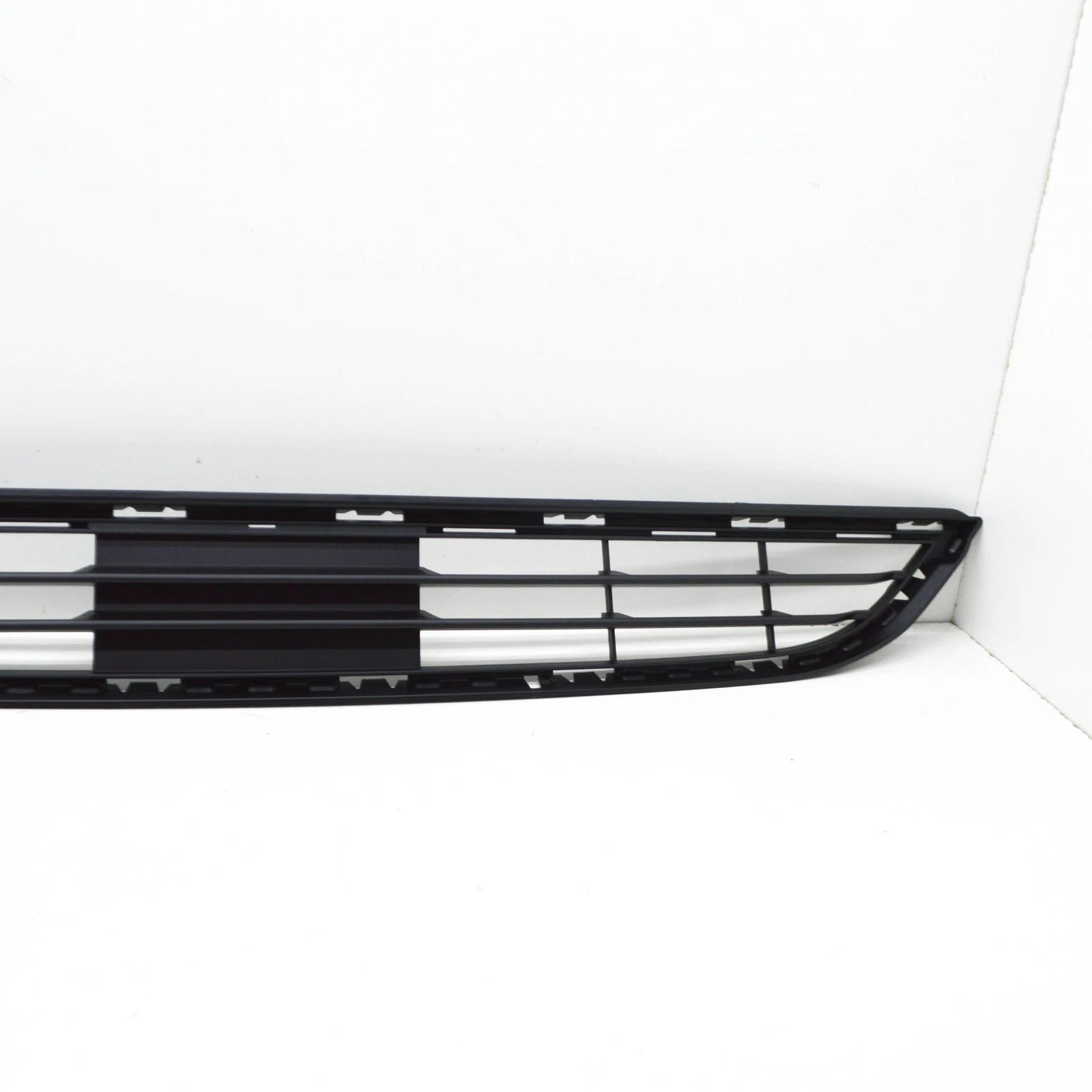NEW BMW X4 F26 M FRONT CENTER LOWER OPEN GRILLE 51117338475 7338475 ORIGINAL