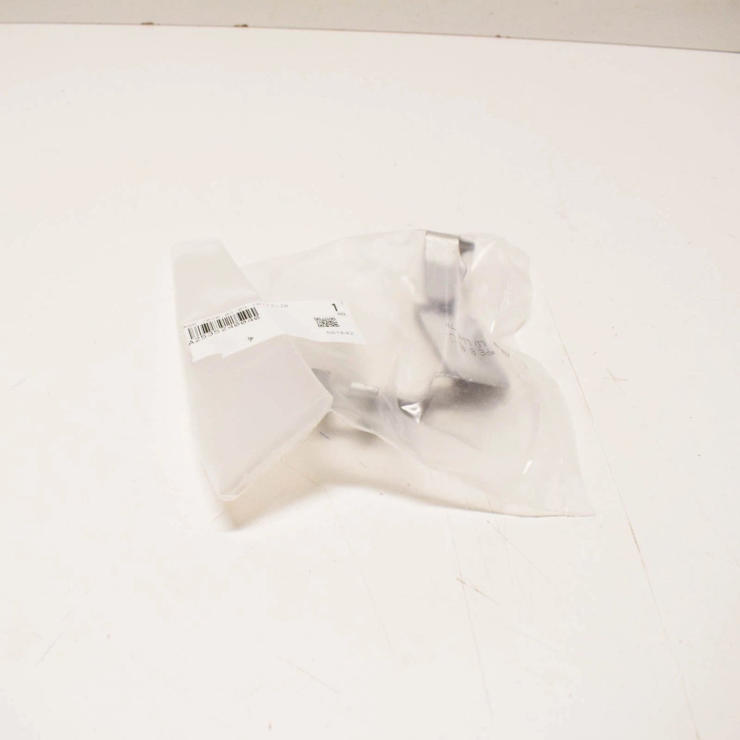 NEW MERCEDES-BENZ GLC COUPE C253 NOISE INSULATION LEFT HOLDER A2535240040